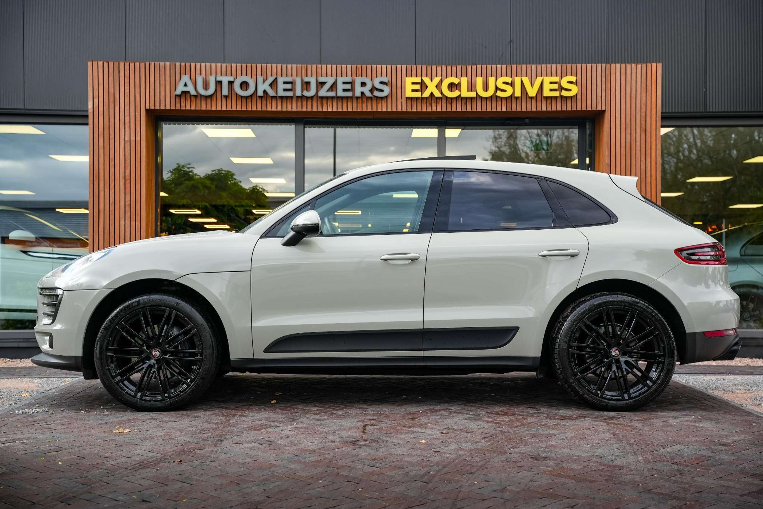 Porsche - Macan