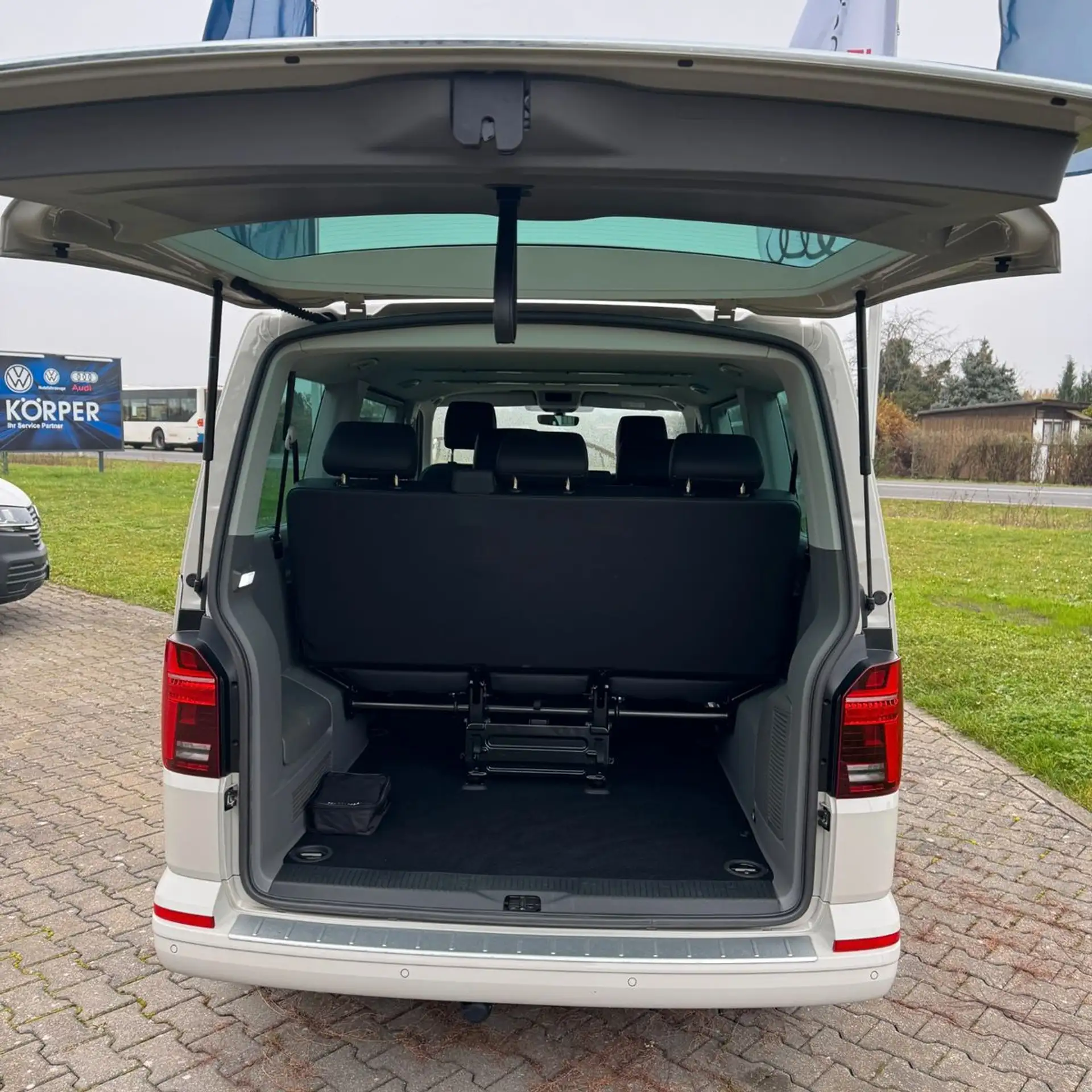 Volkswagen - T6 Caravelle