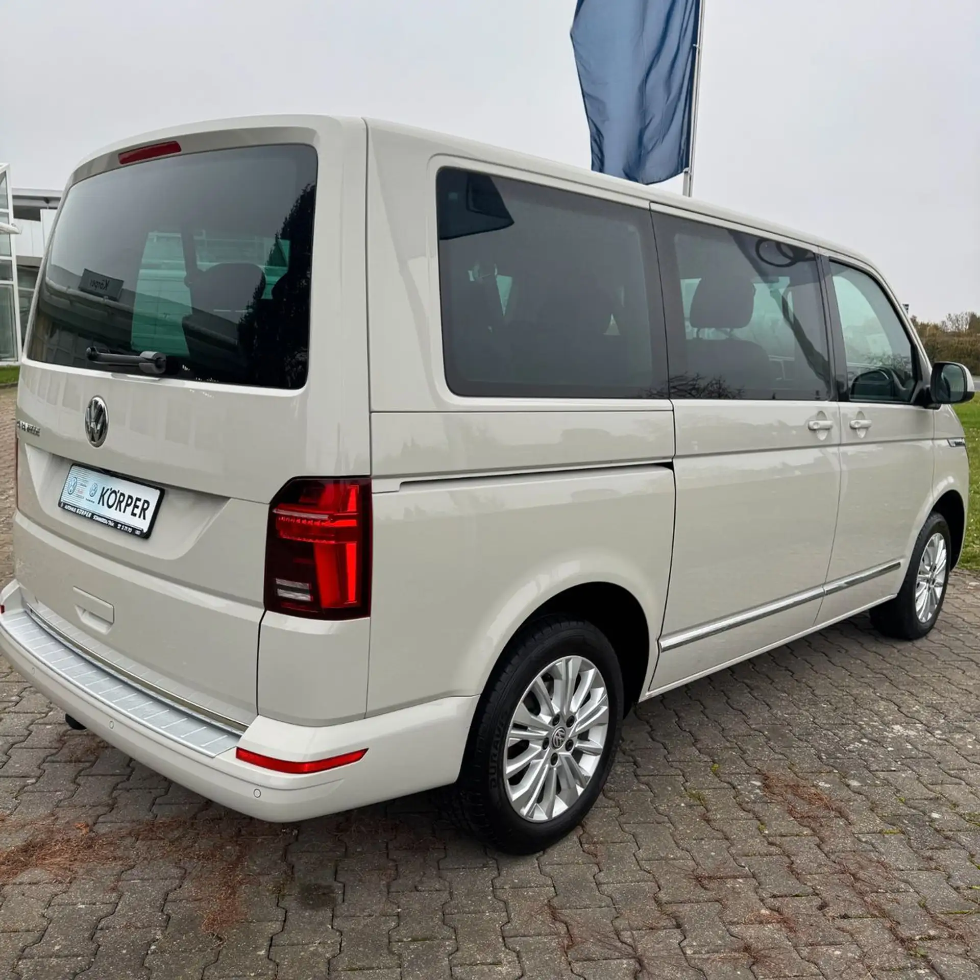 Volkswagen - T6 Caravelle