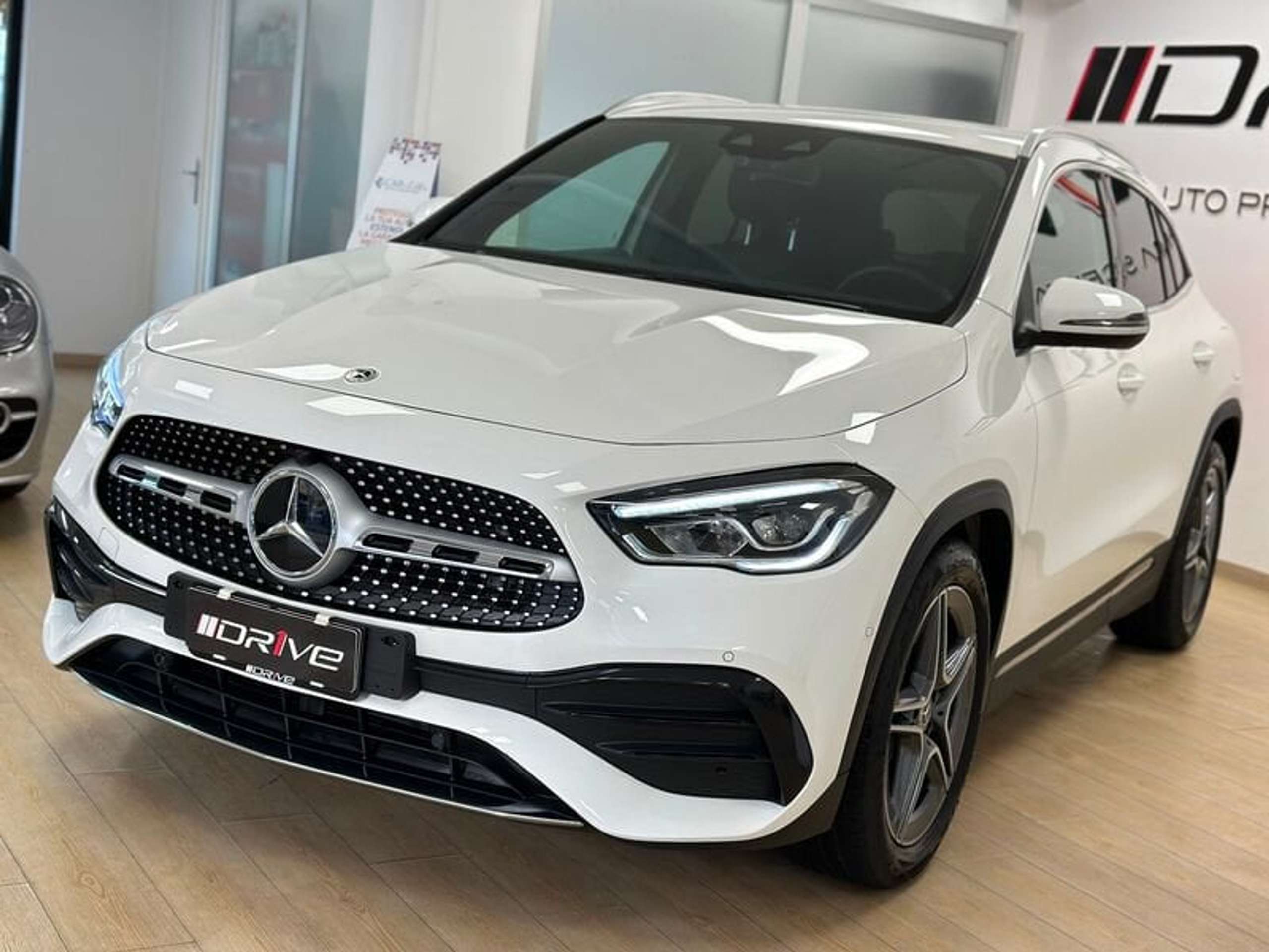 Mercedes-Benz - GLA 200