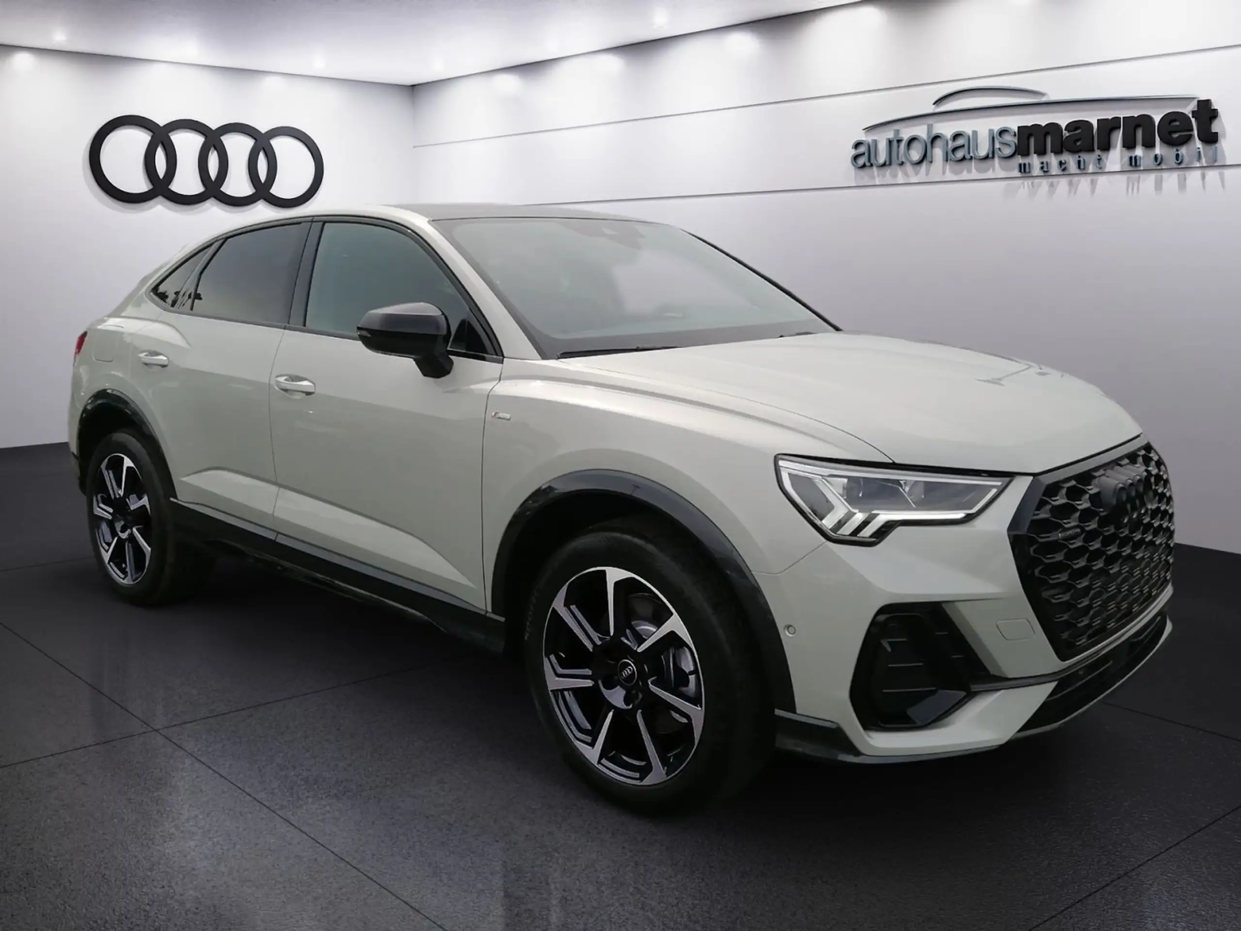 Audi - Q3