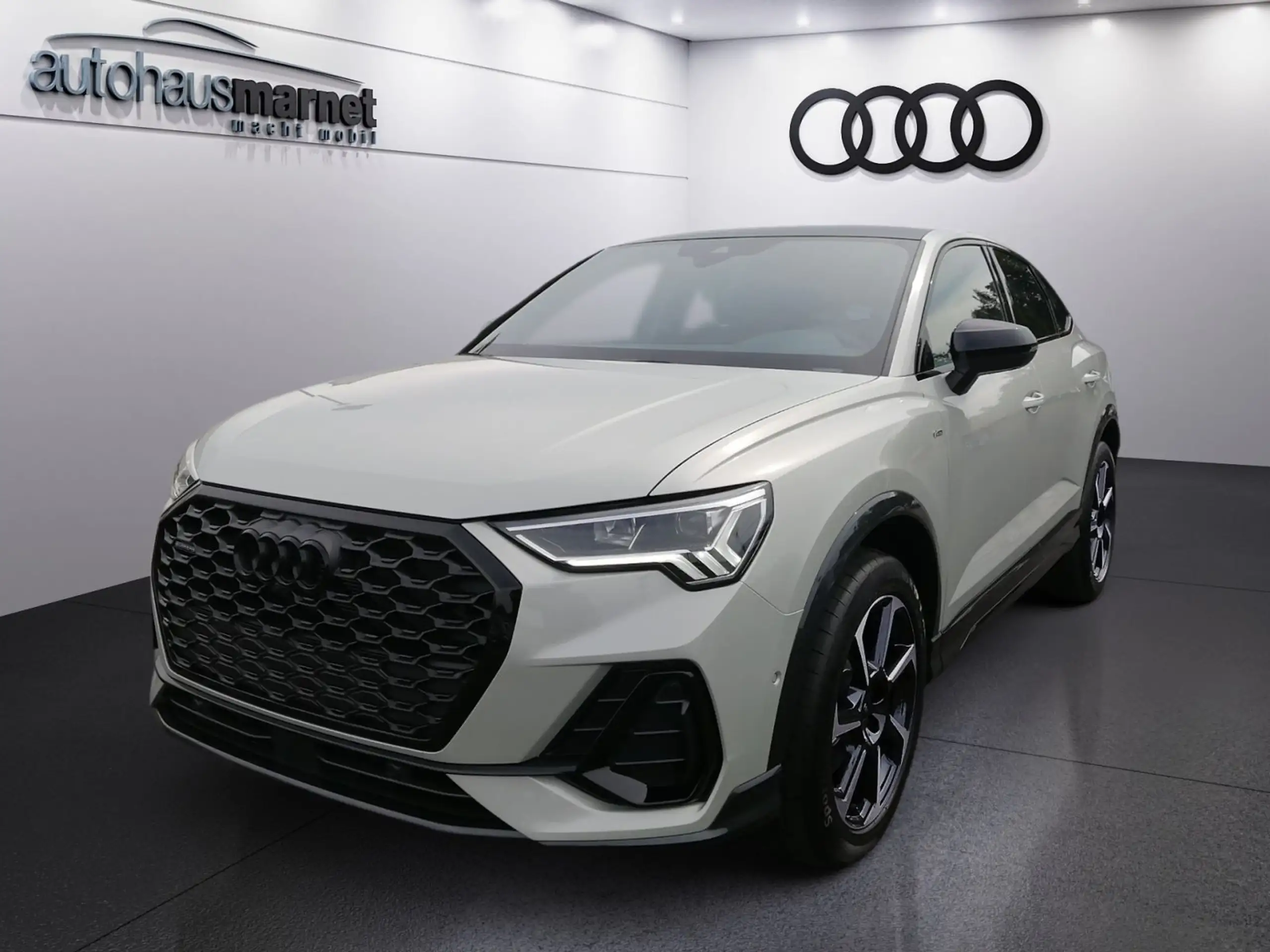 Audi - Q3