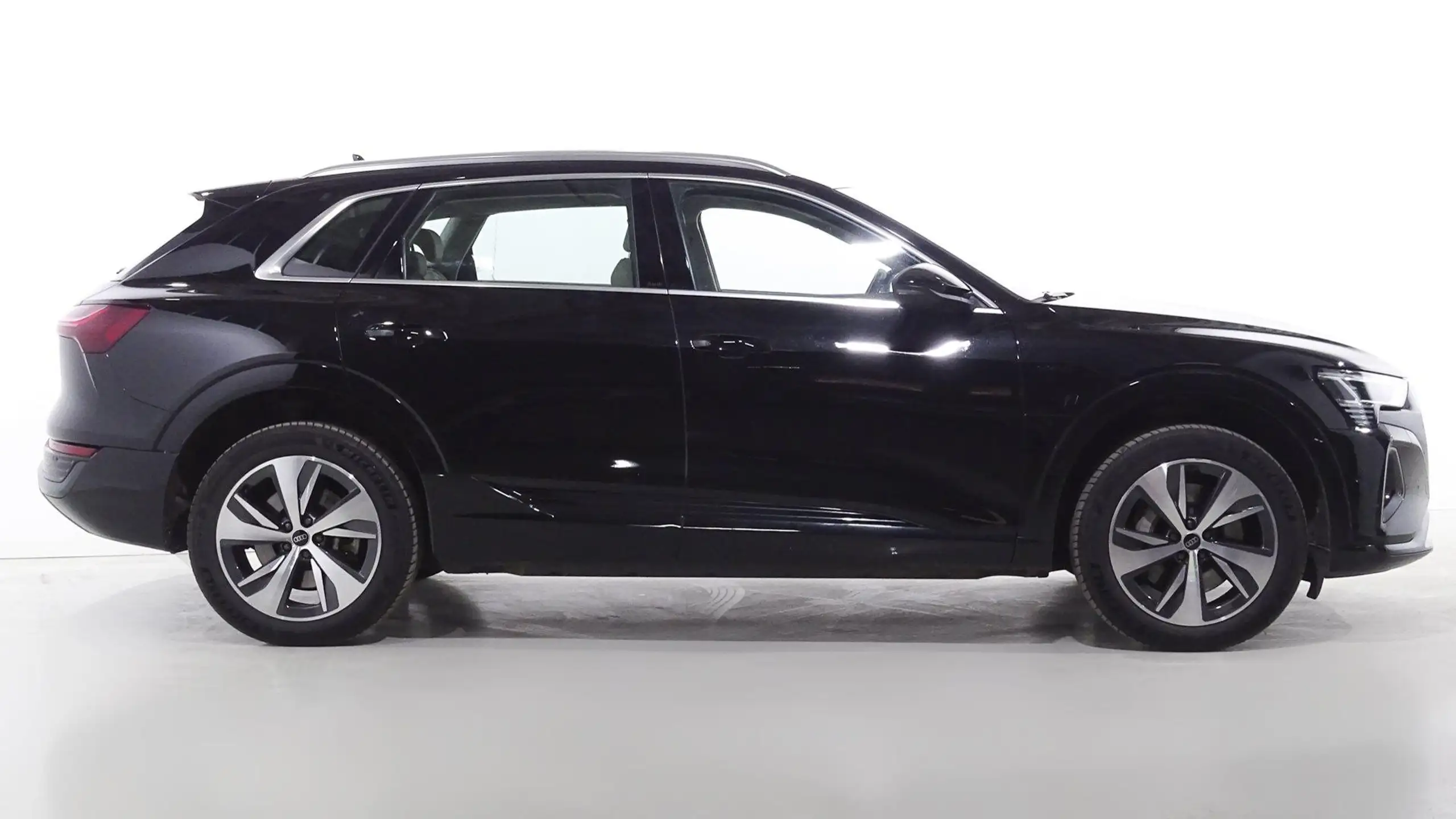 Audi - Q8 e-tron