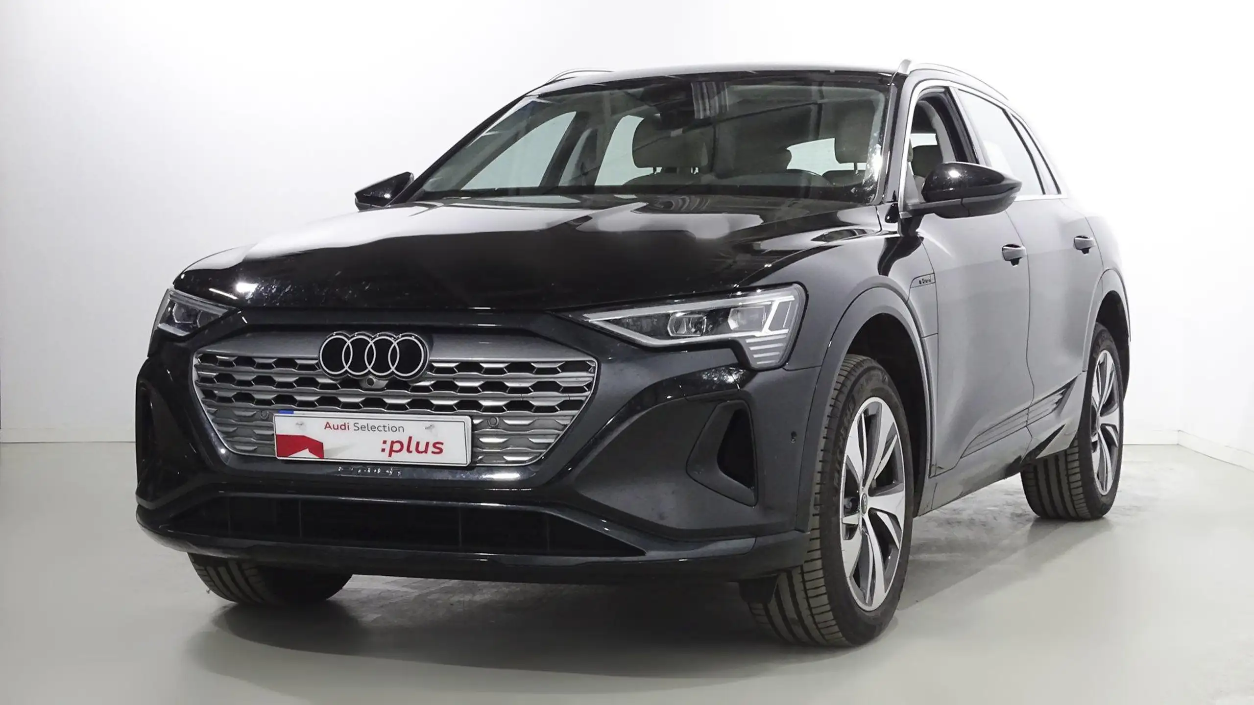 Audi - Q8 e-tron