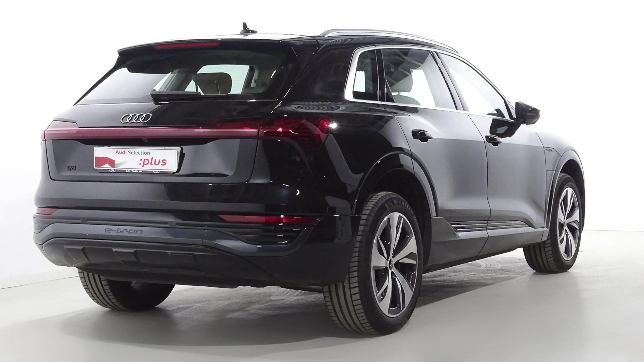 Audi - Q8 e-tron