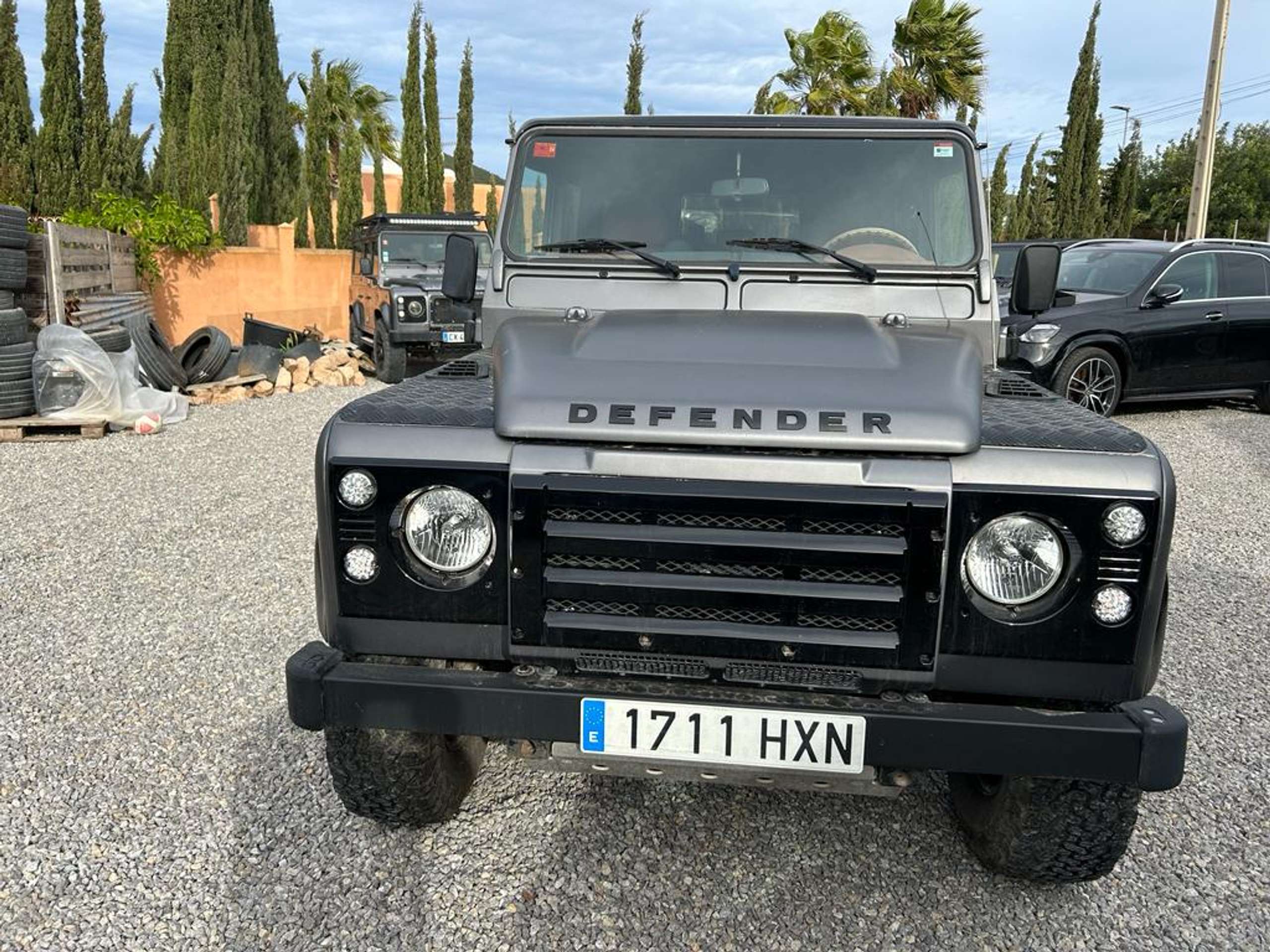 Land Rover - Defender