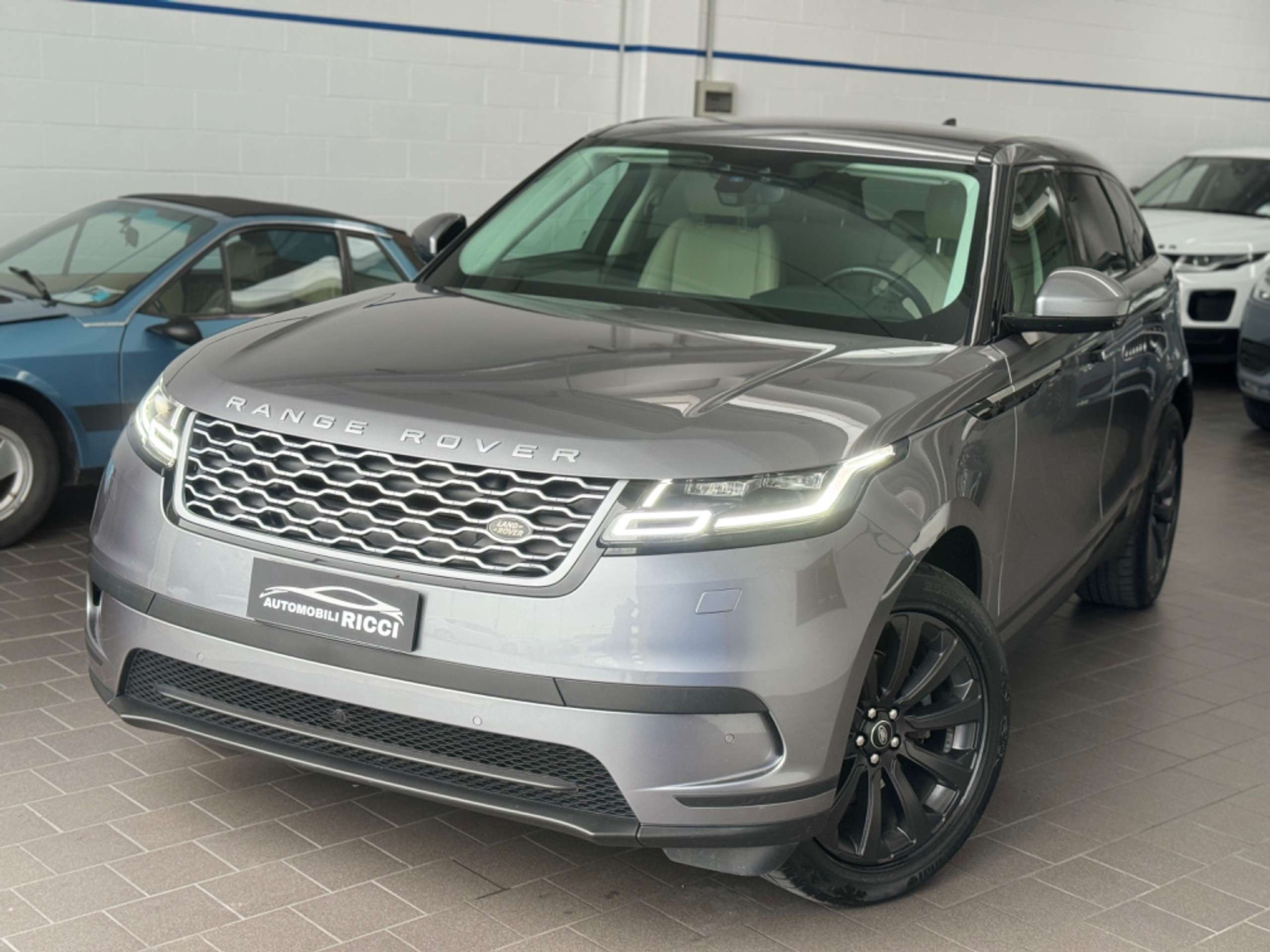 Land Rover - Range Rover Velar