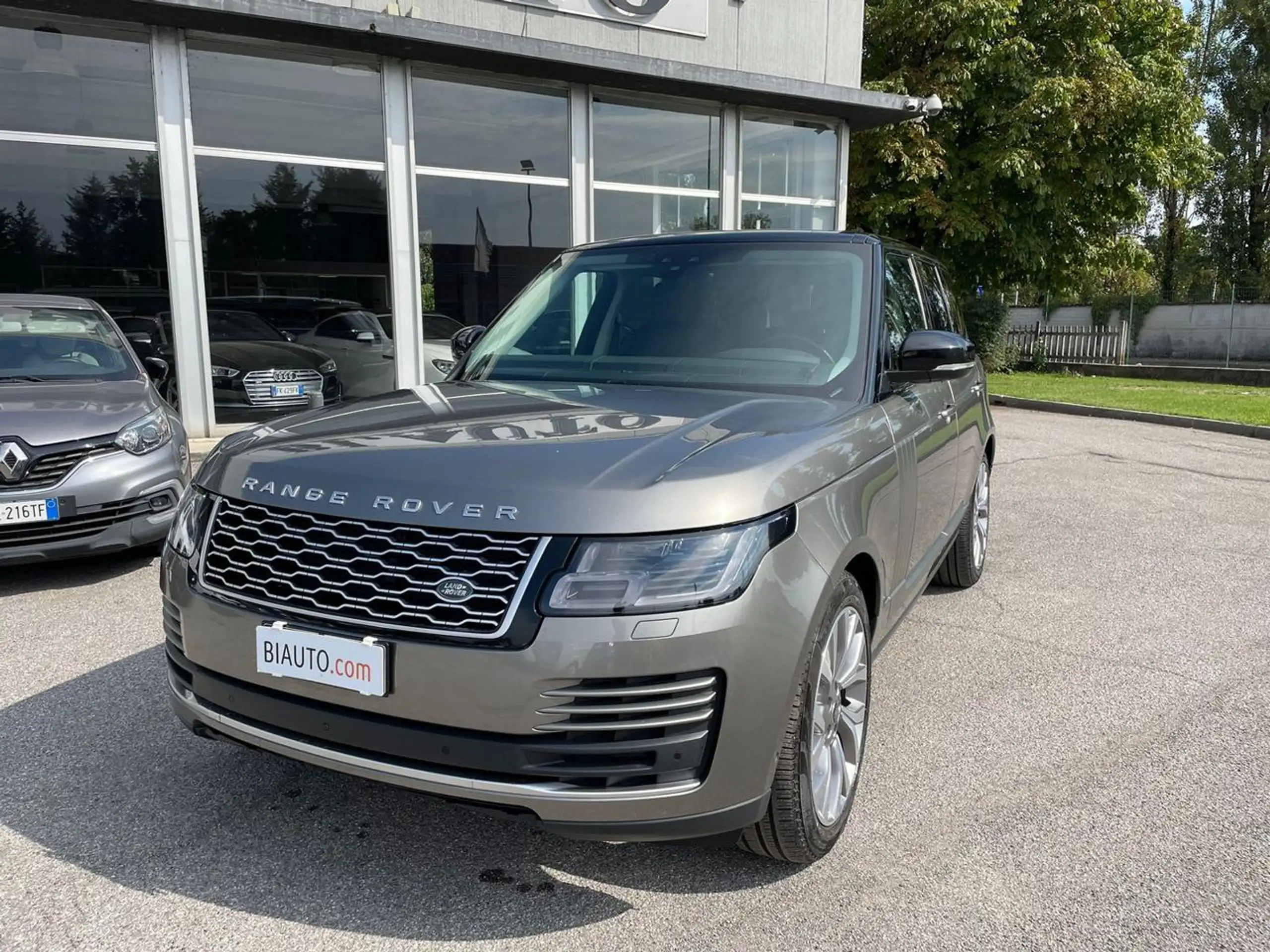 Land Rover - Range Rover