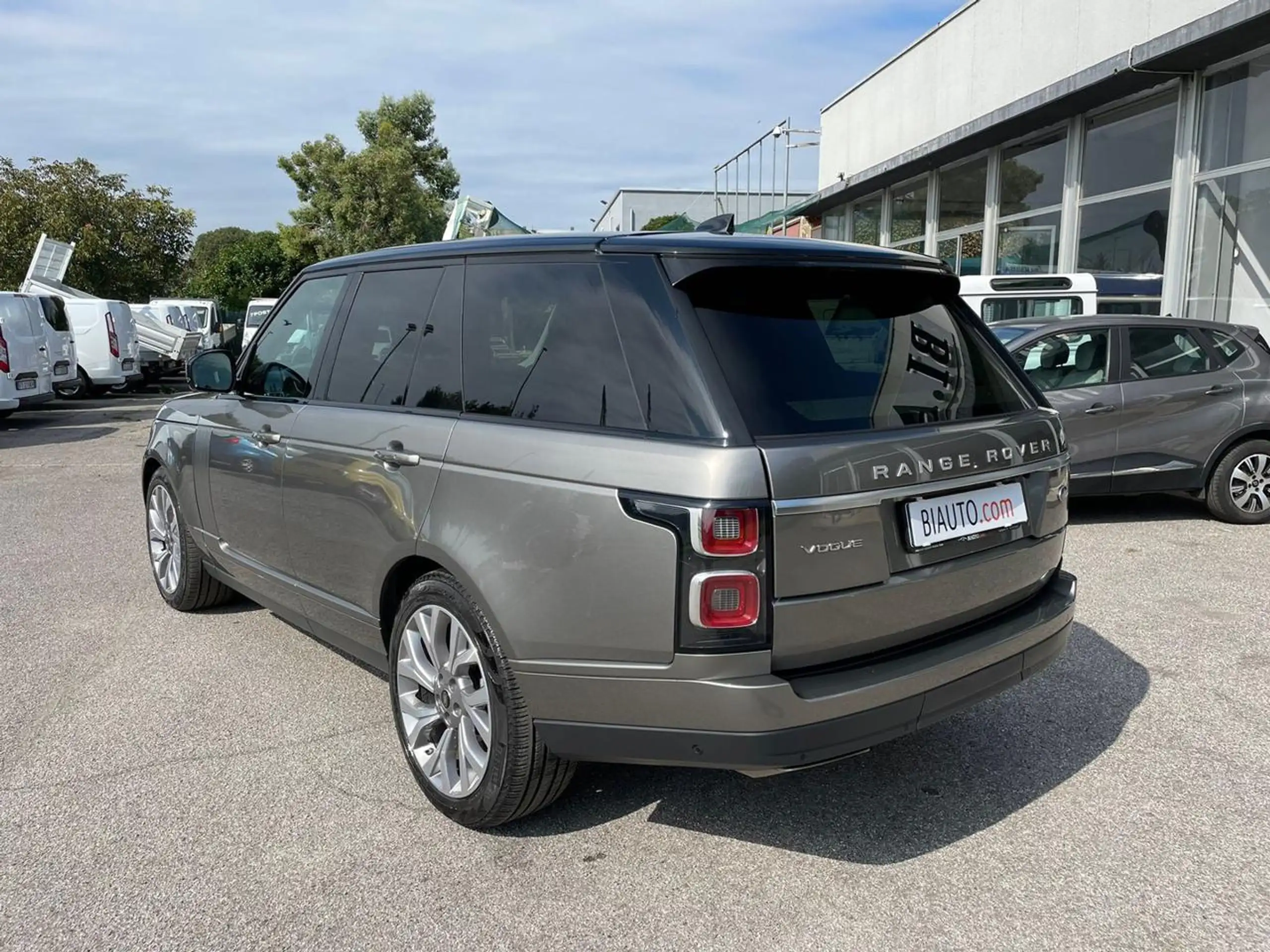 Land Rover - Range Rover