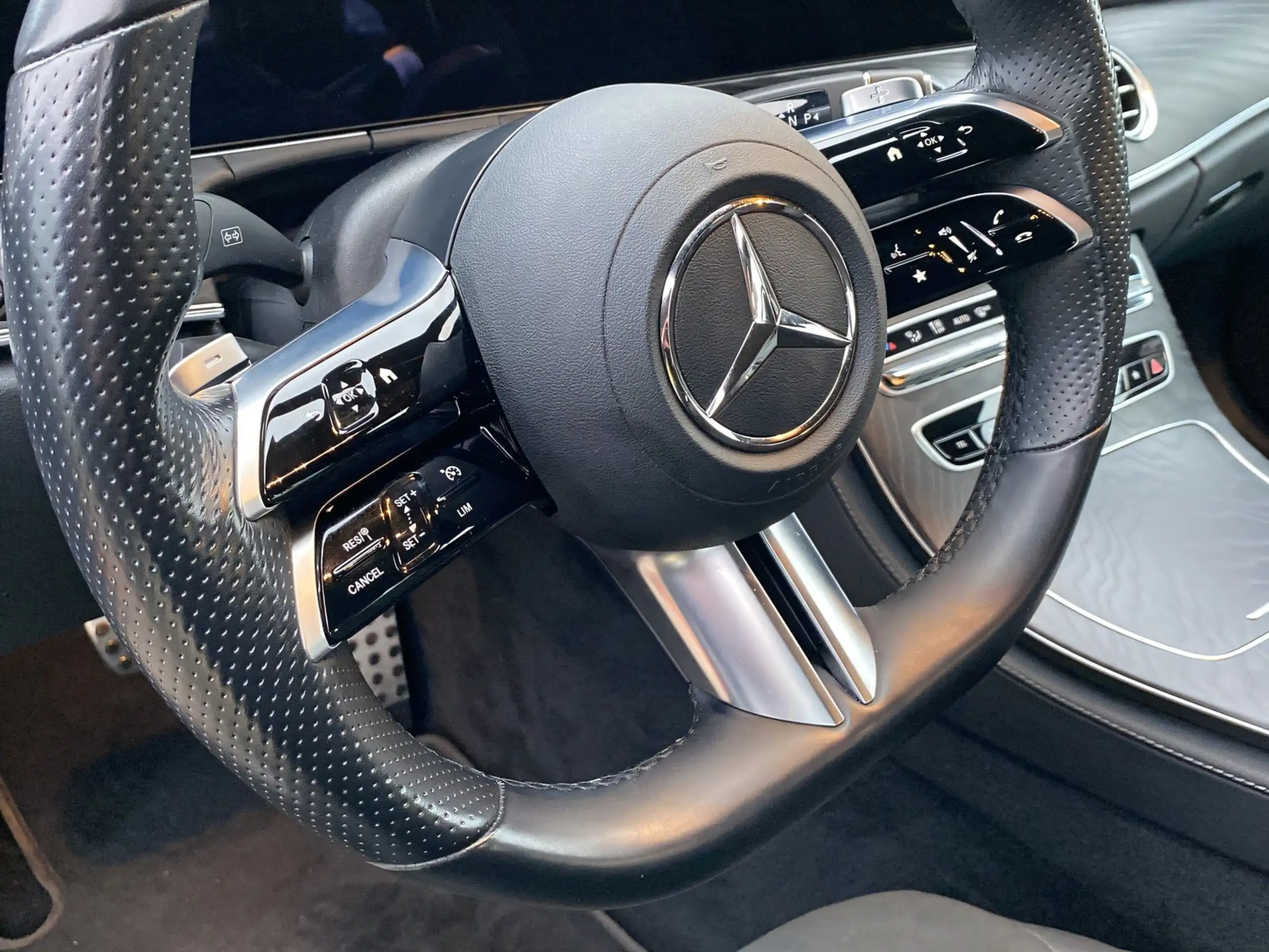 Mercedes-Benz - E 400