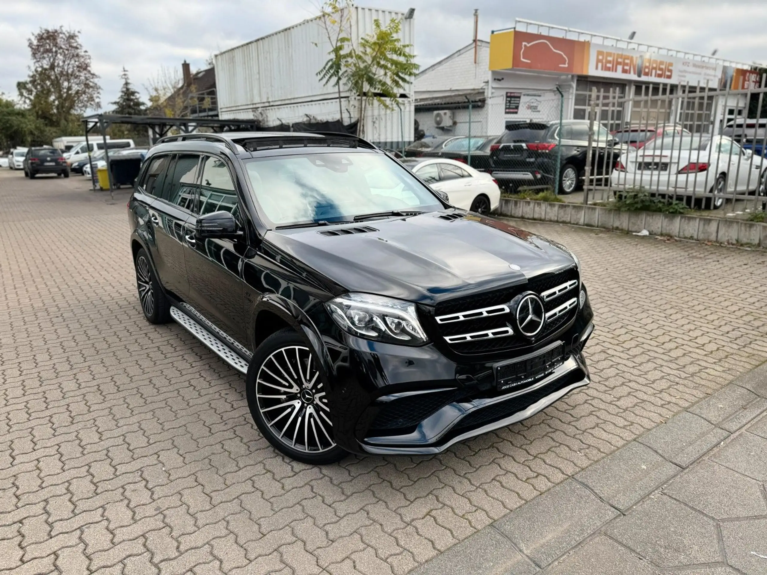 Mercedes-Benz - GLS 63 AMG