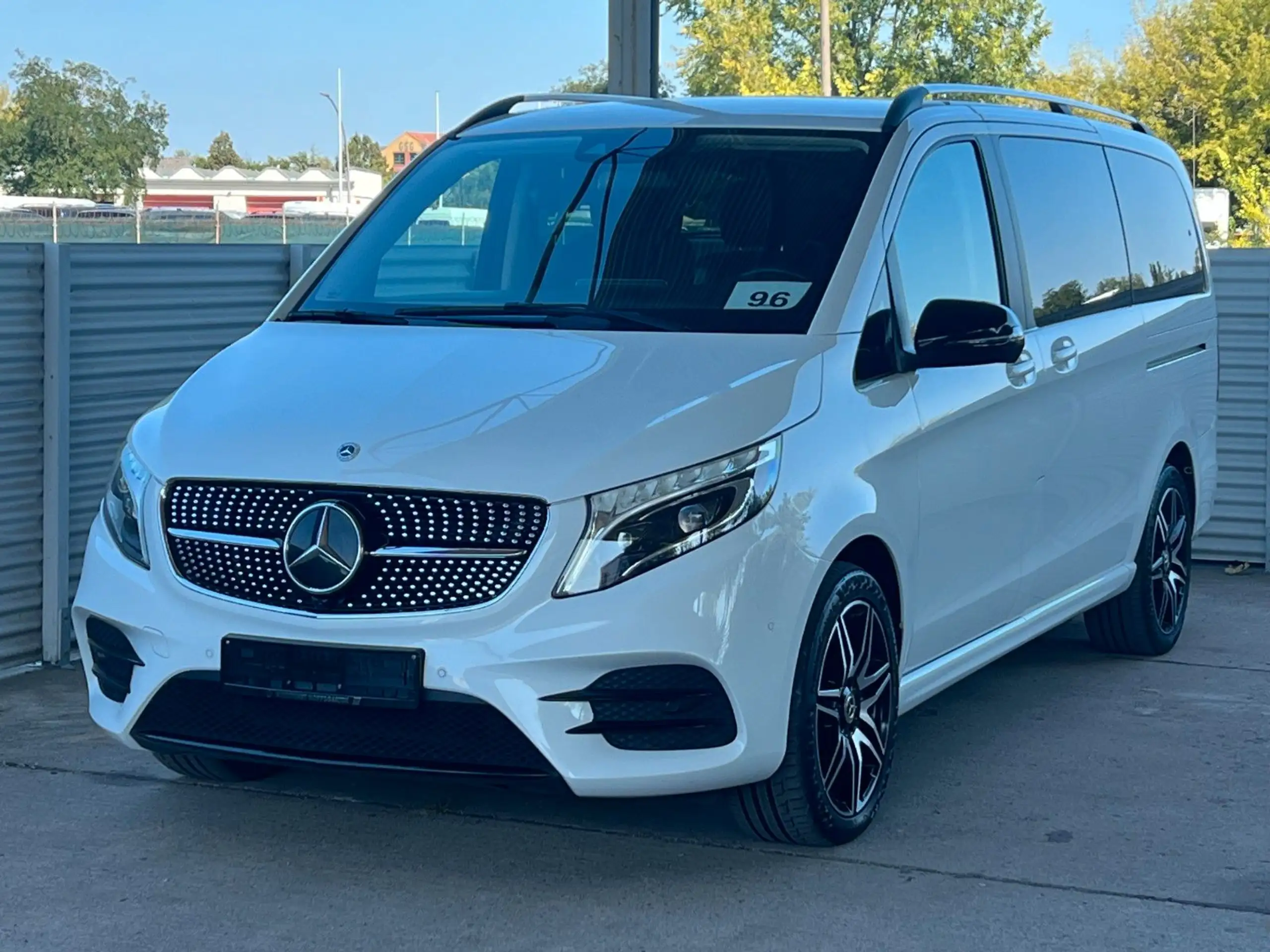 Mercedes-Benz - V 250