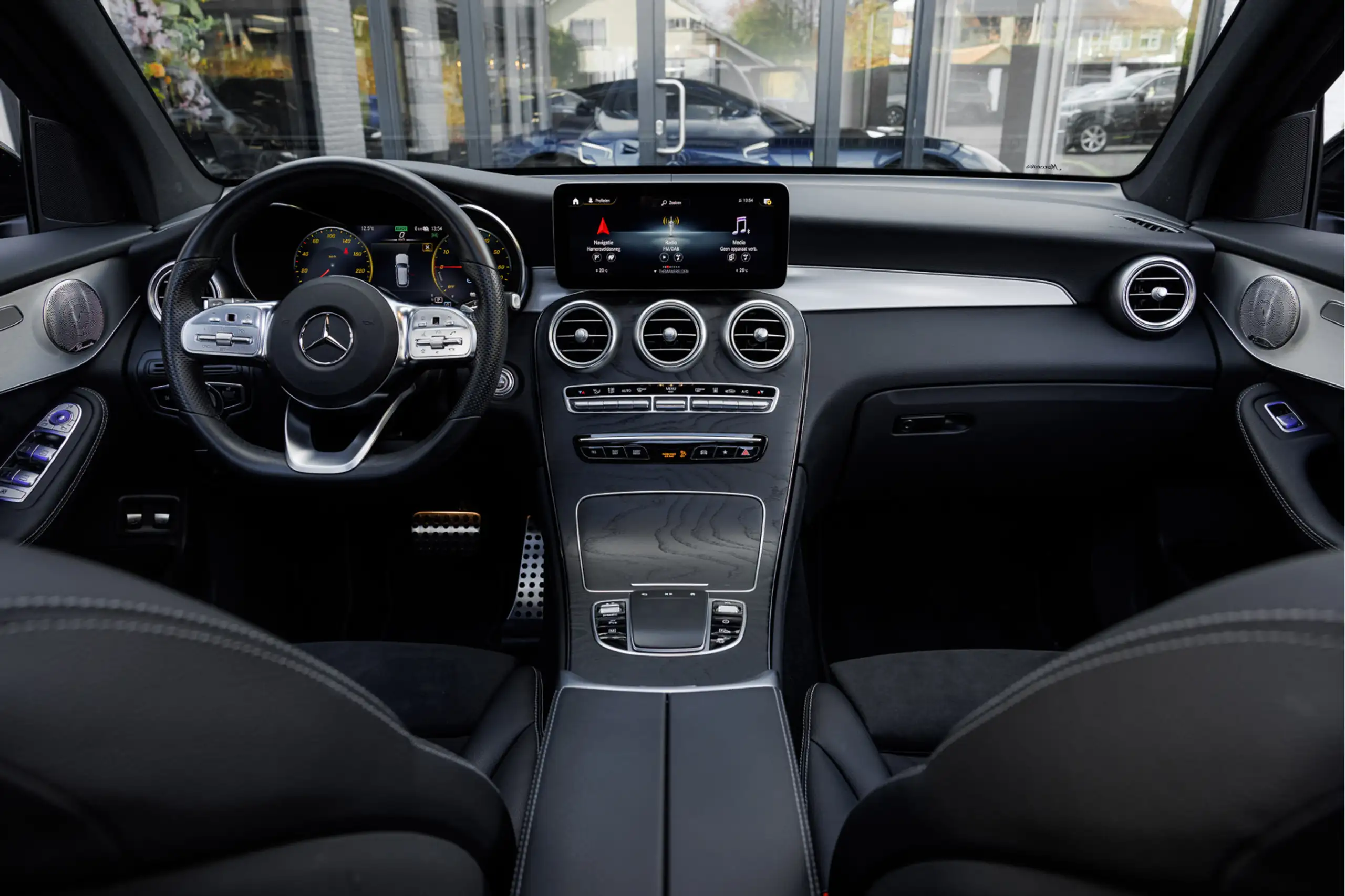 Mercedes-Benz - GLC 300