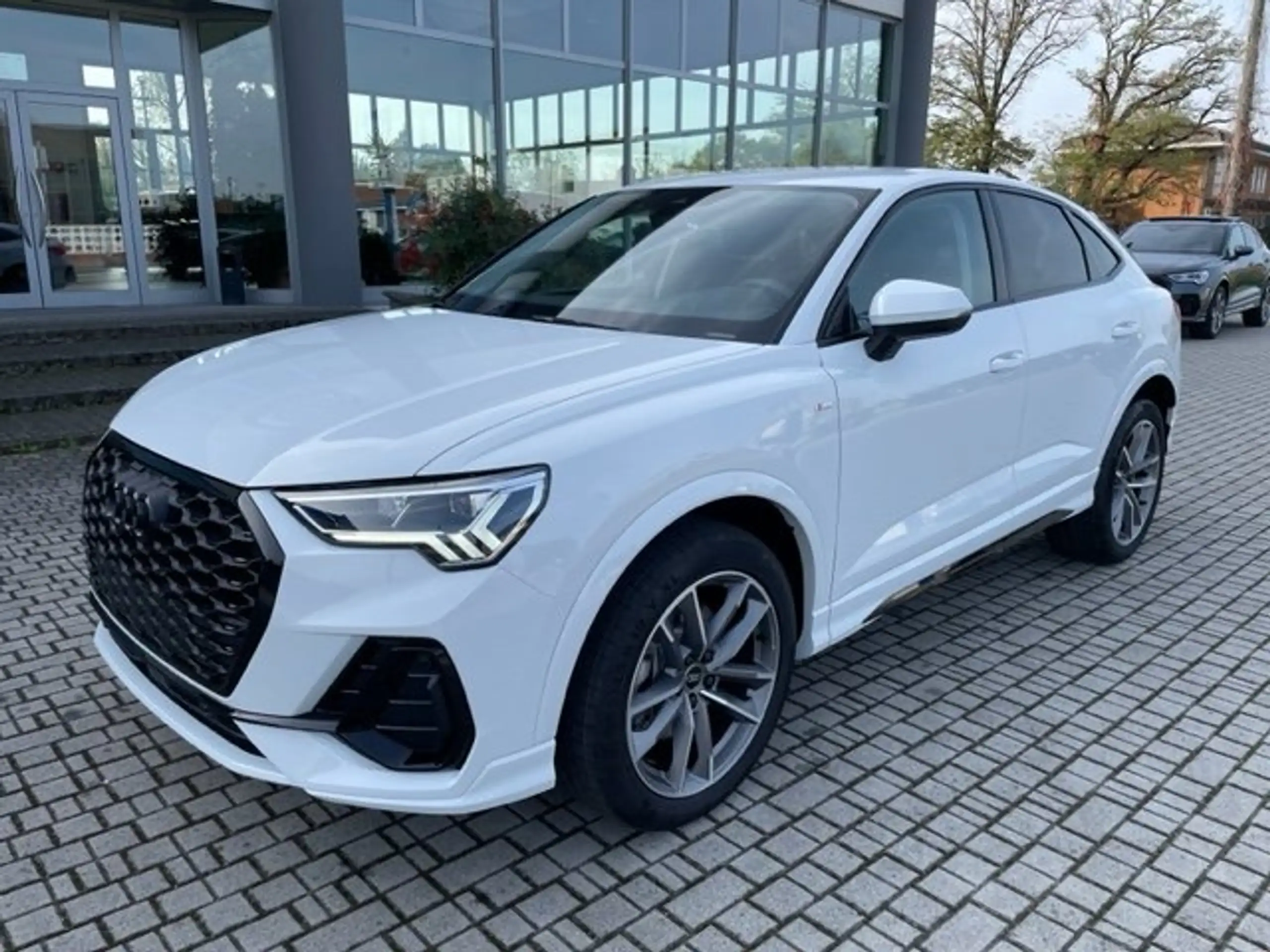 Audi - Q3