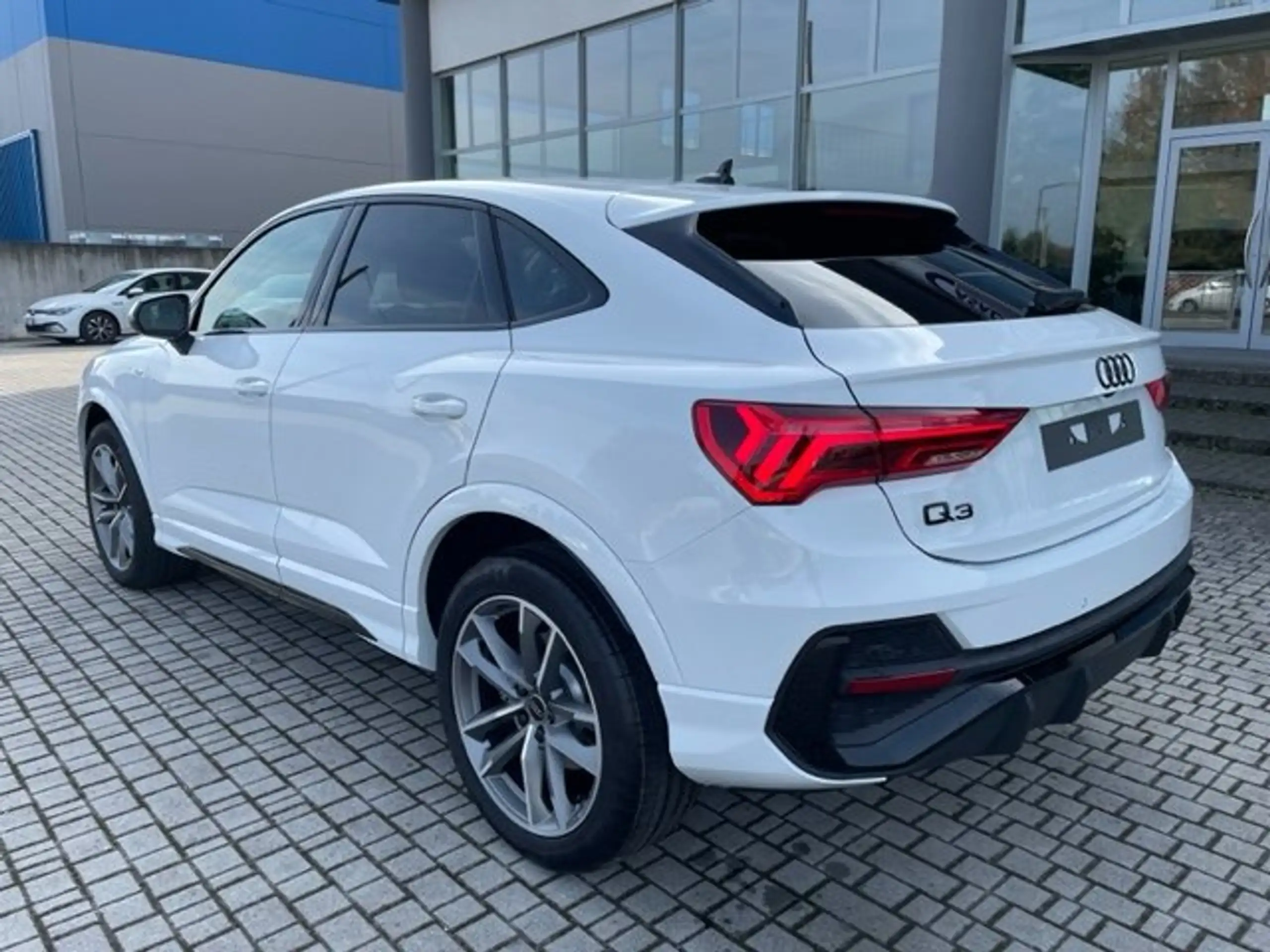 Audi - Q3