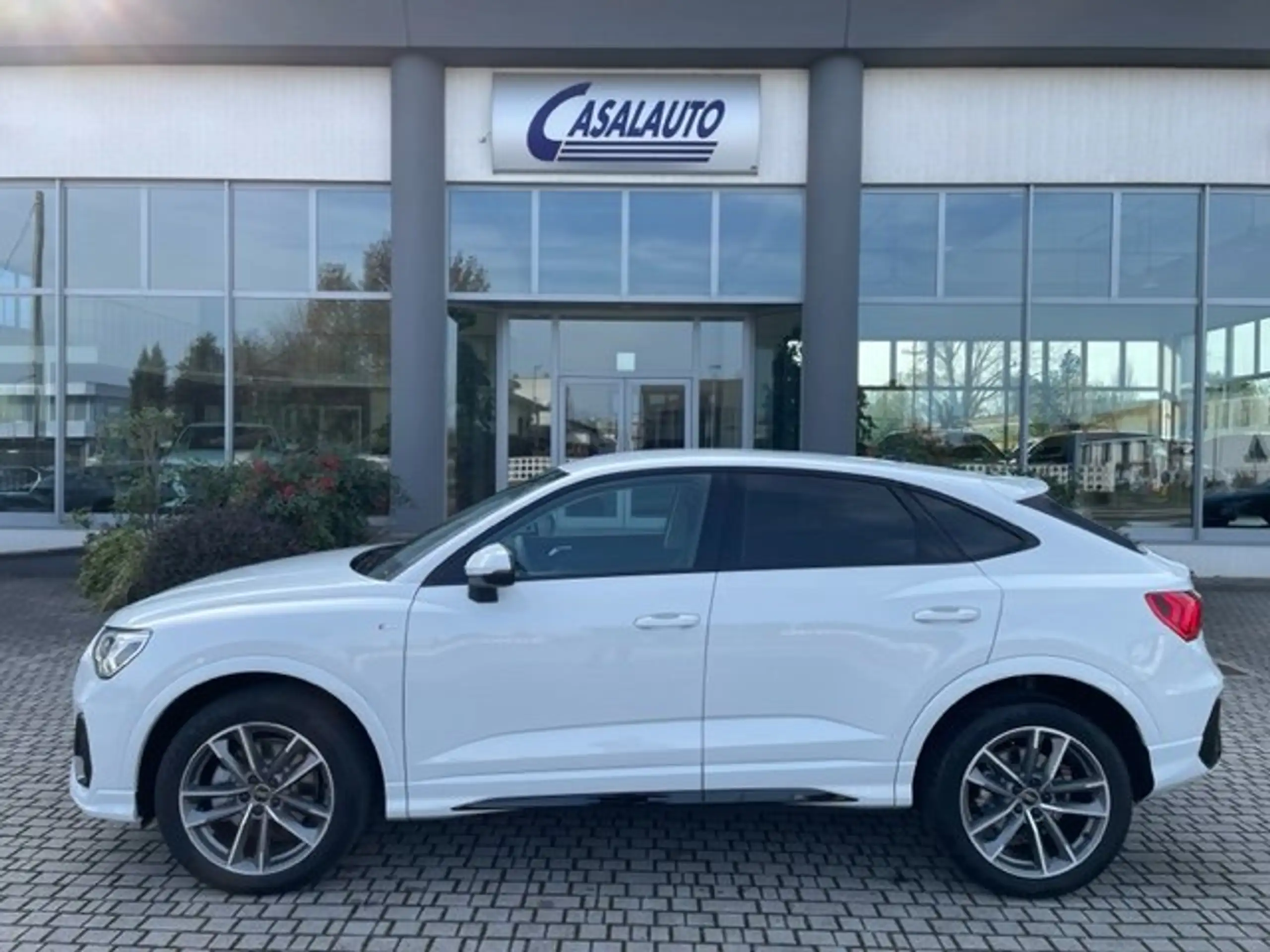 Audi - Q3