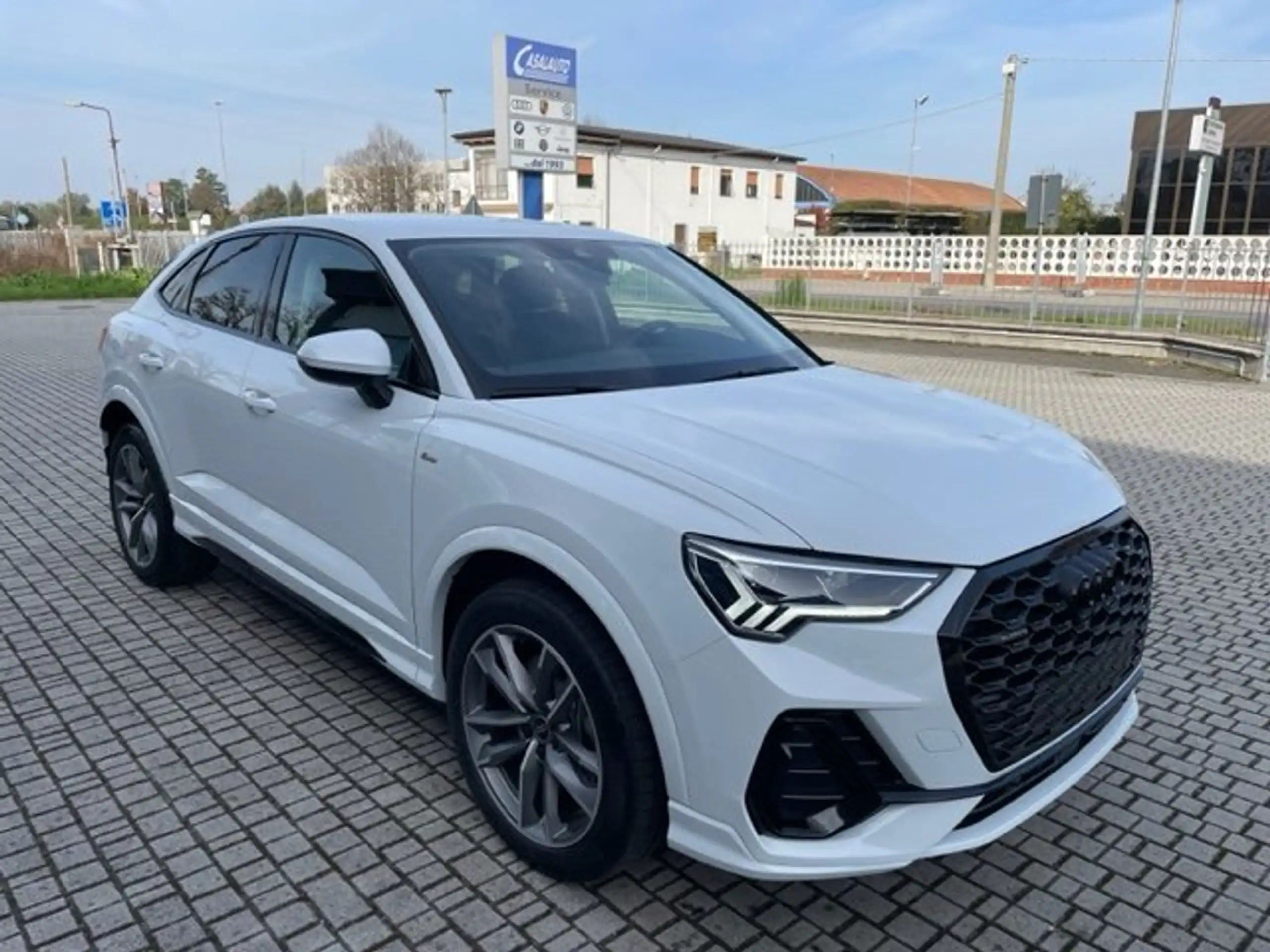 Audi - Q3