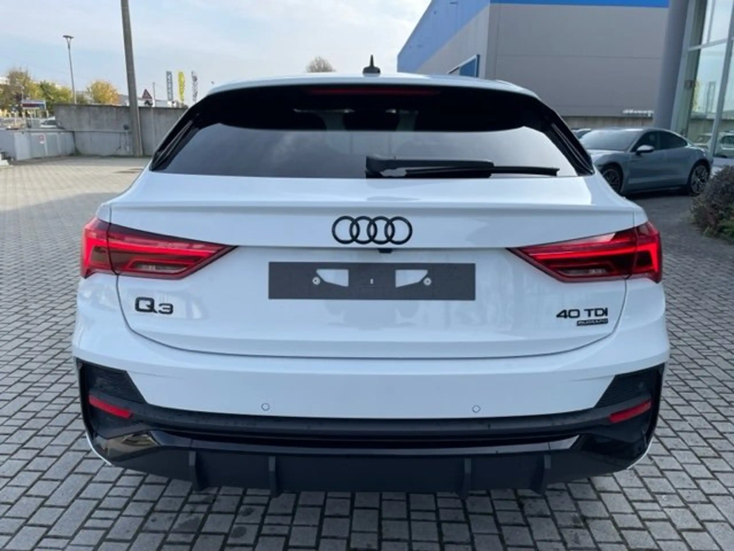 Audi - Q3