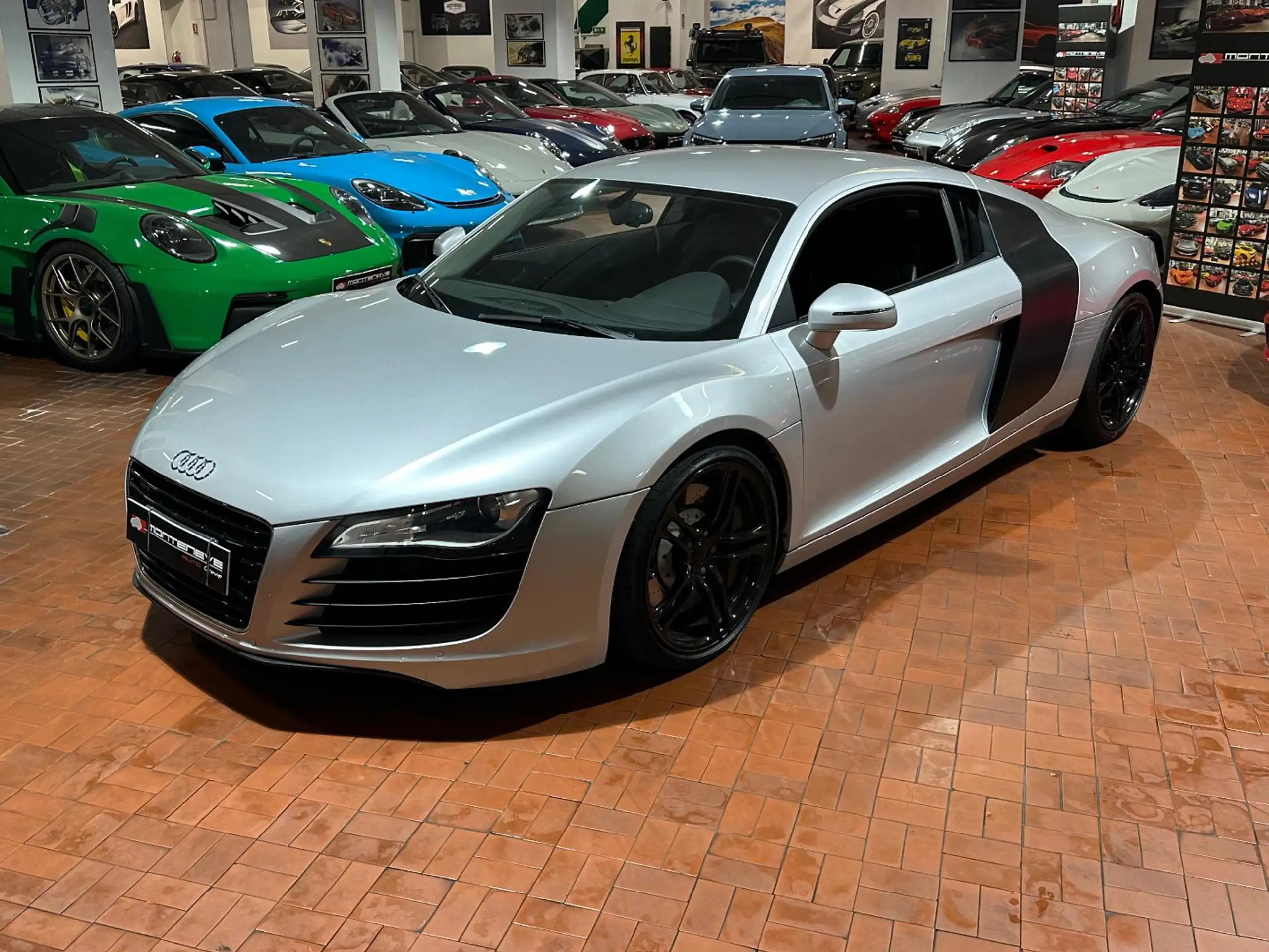 Audi - R8