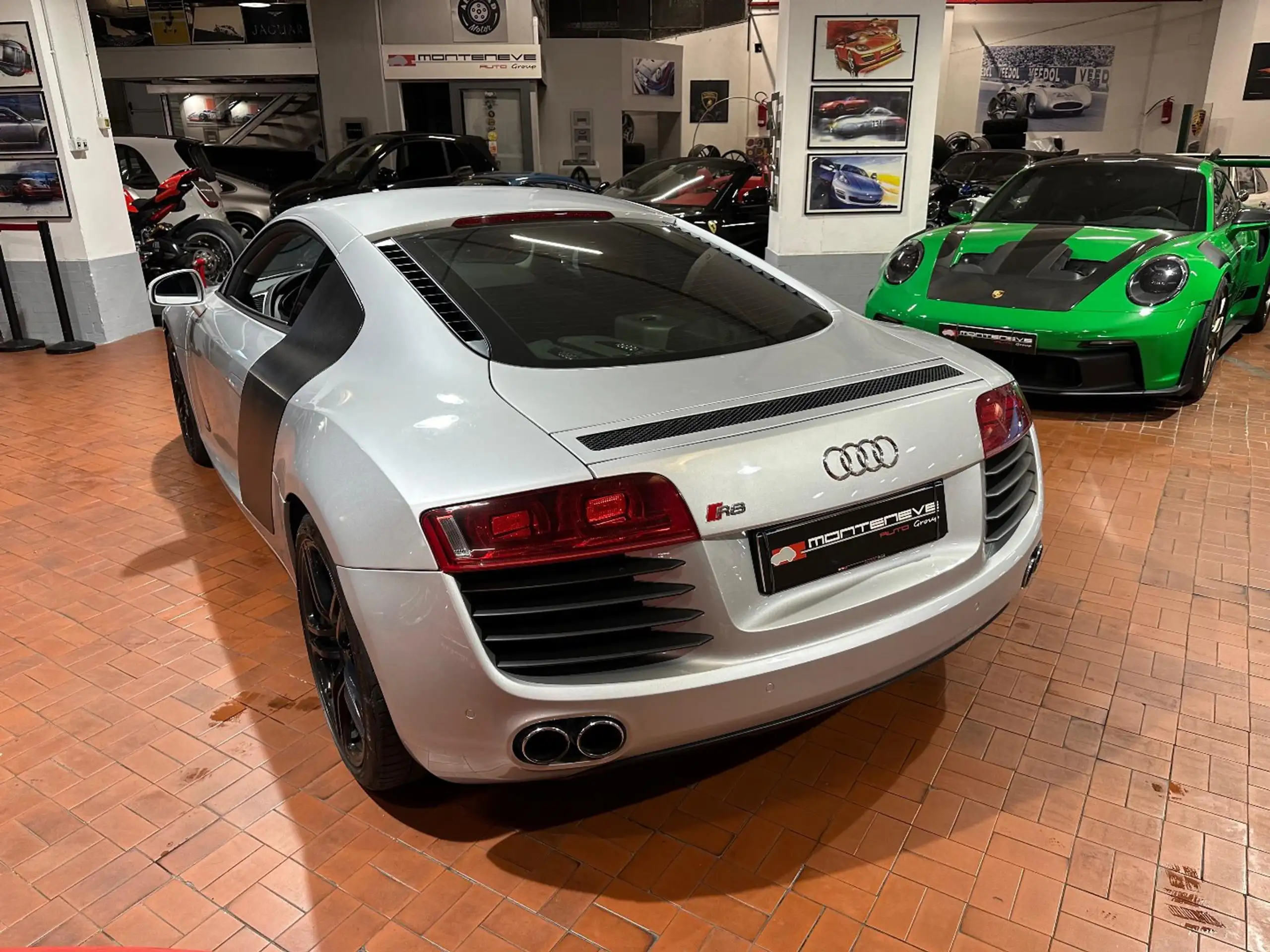 Audi - R8