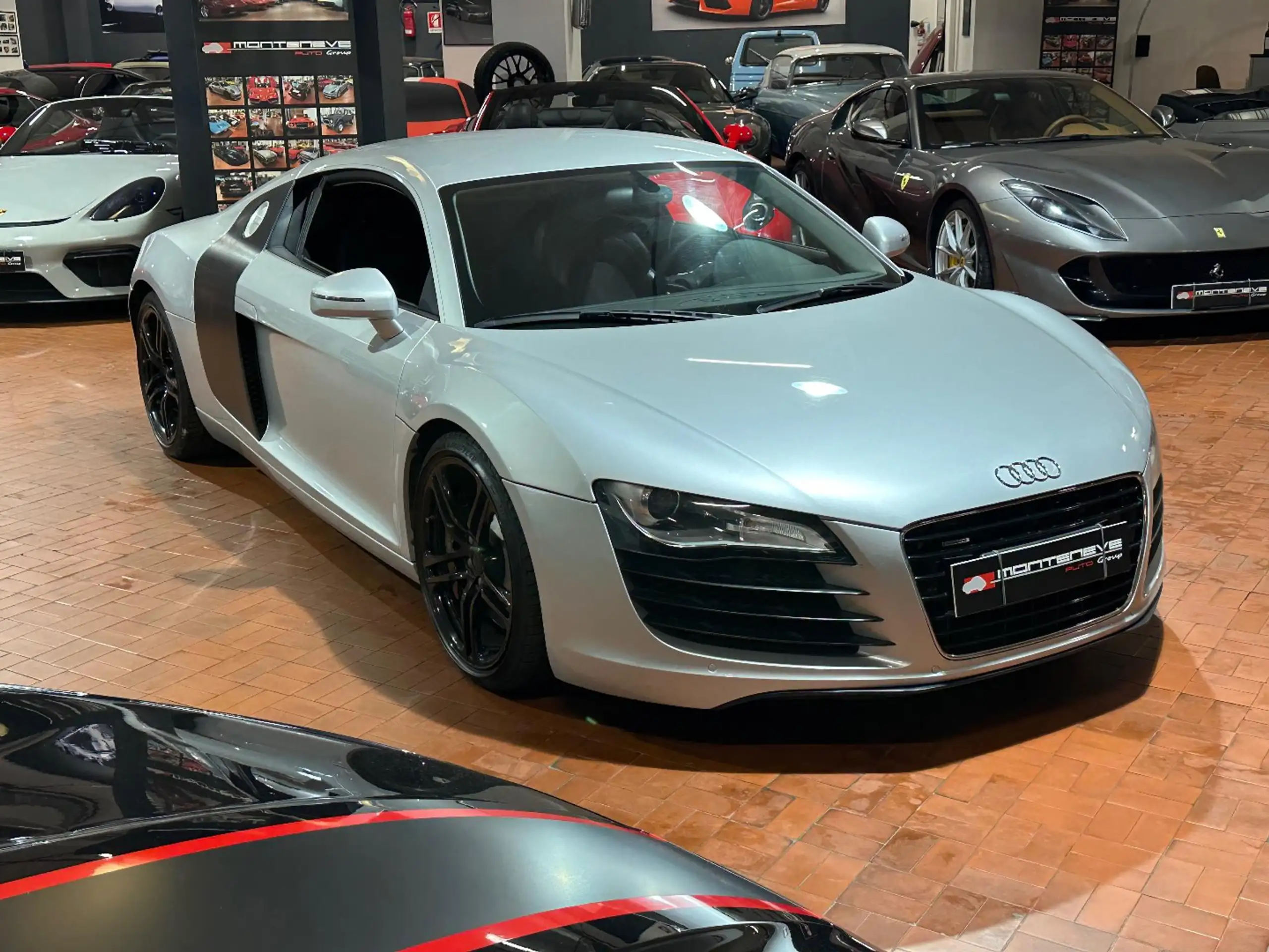 Audi - R8