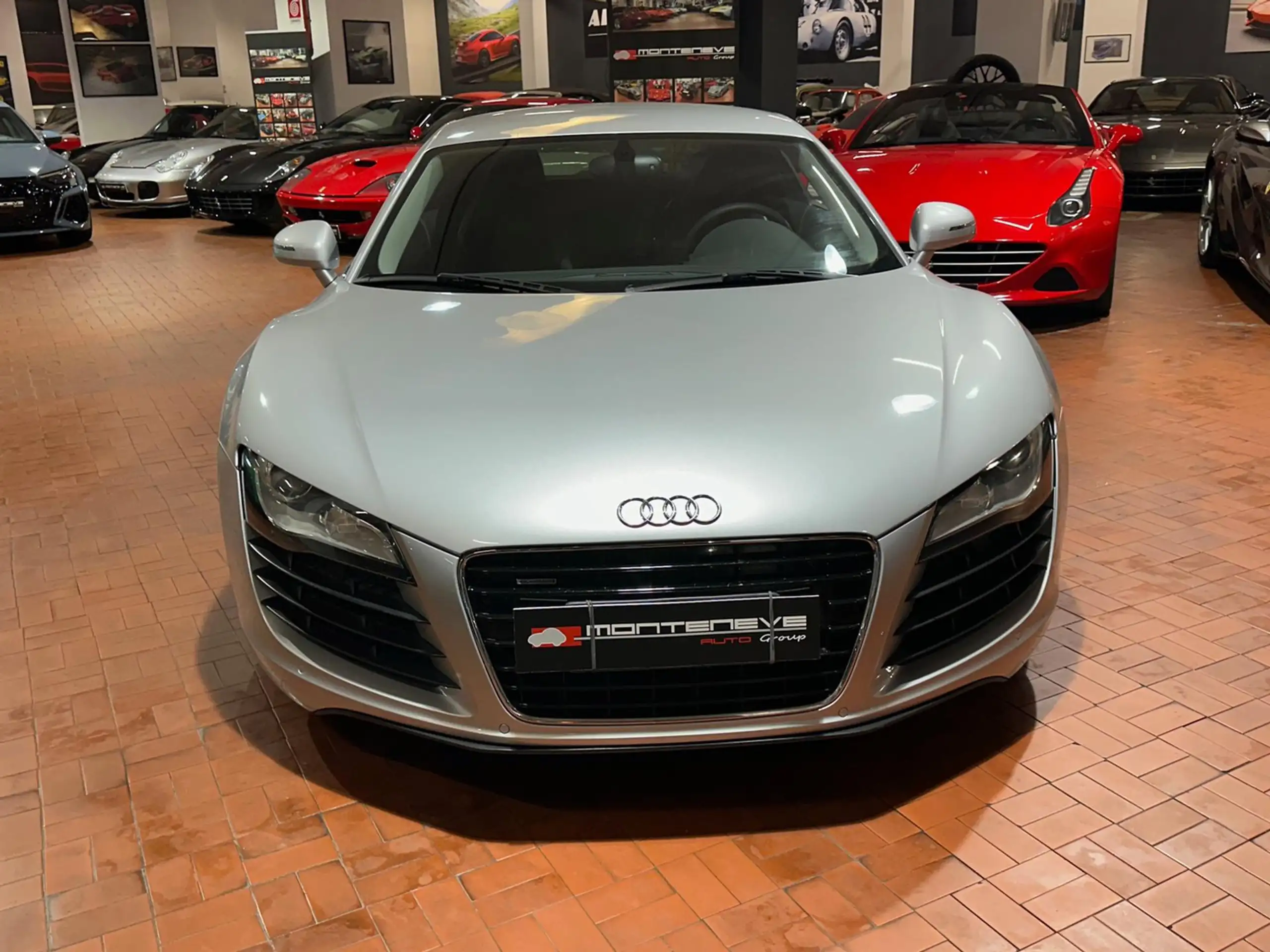 Audi - R8