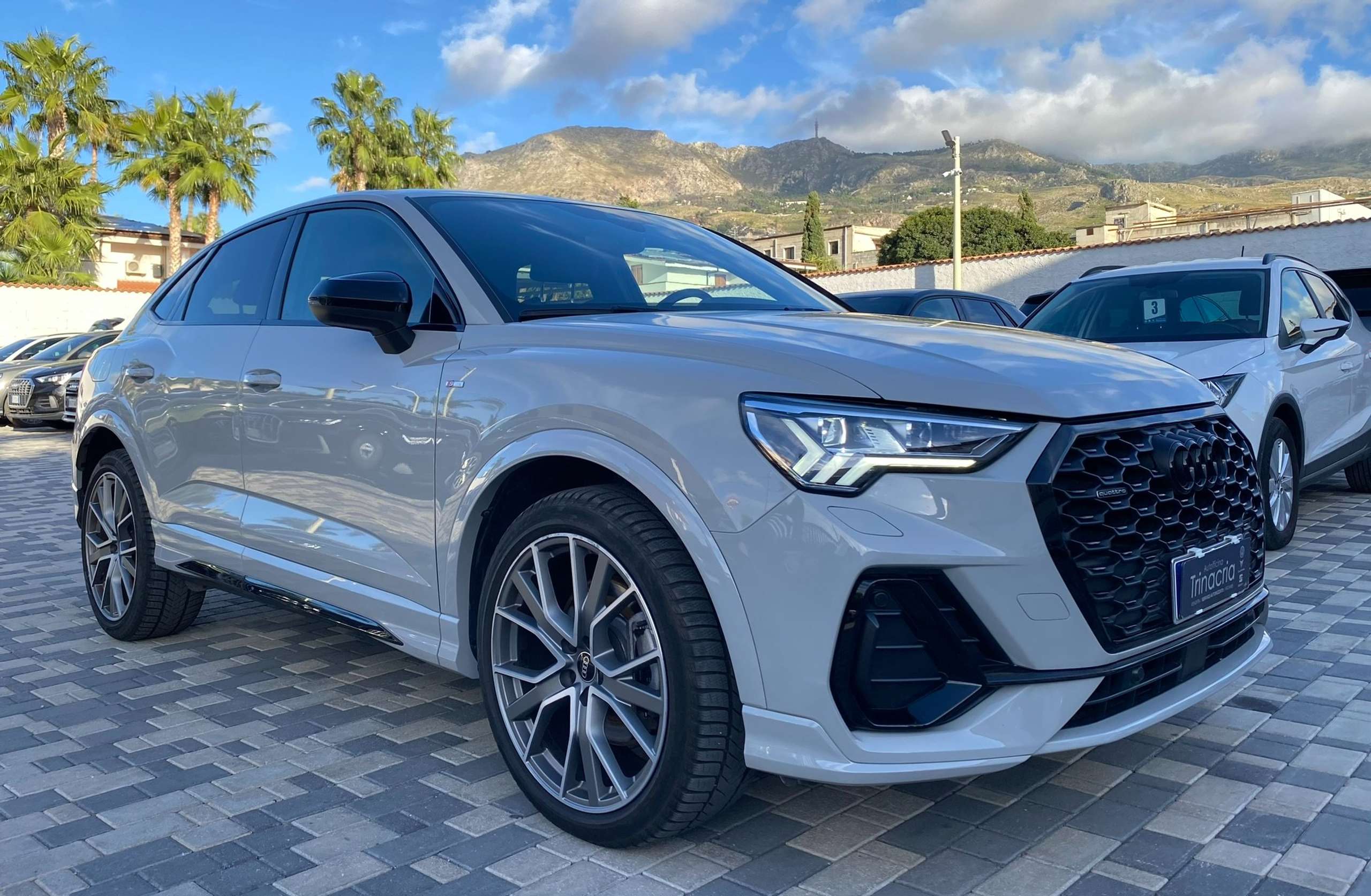 Audi - Q3