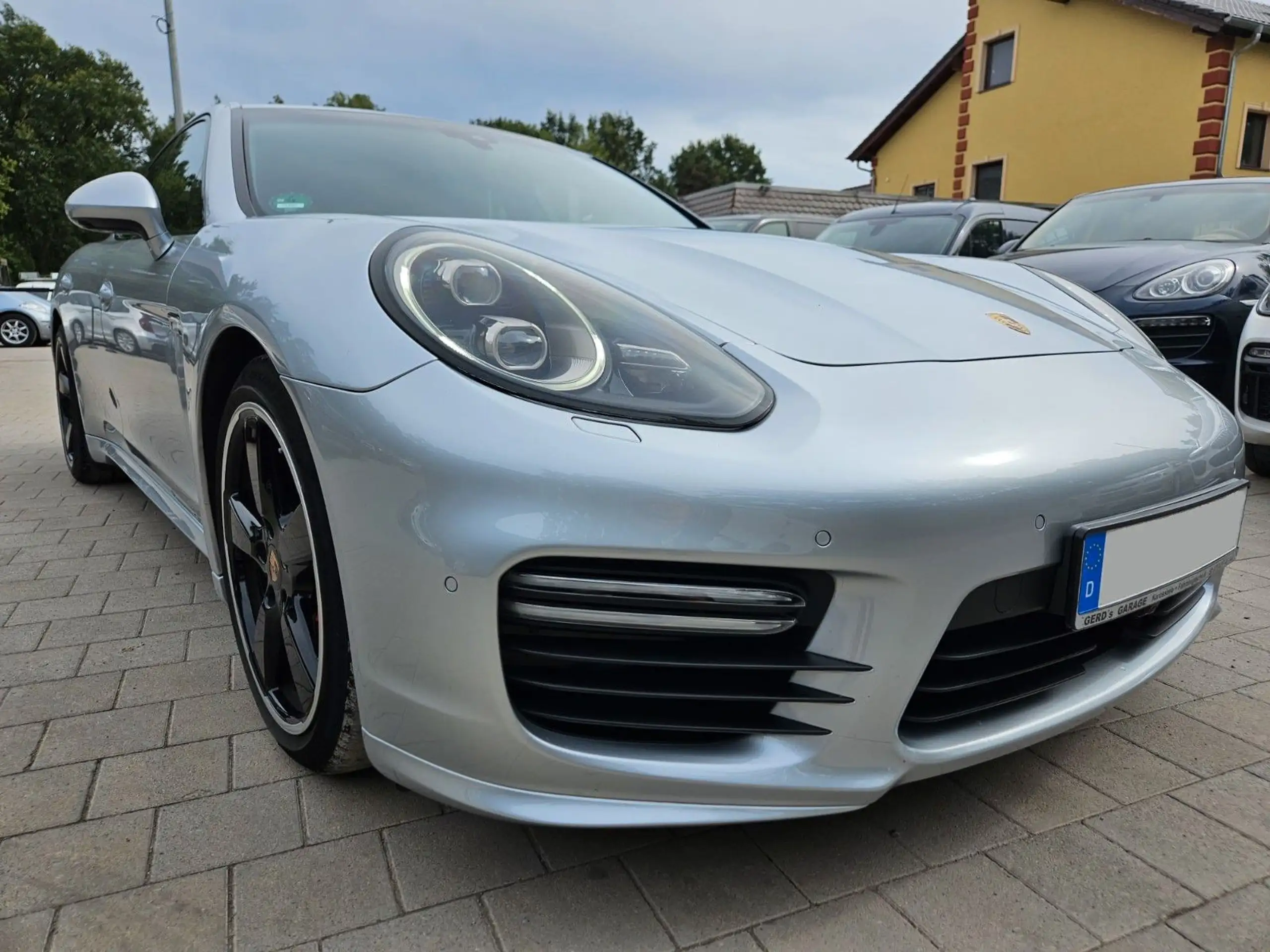 Porsche - Panamera