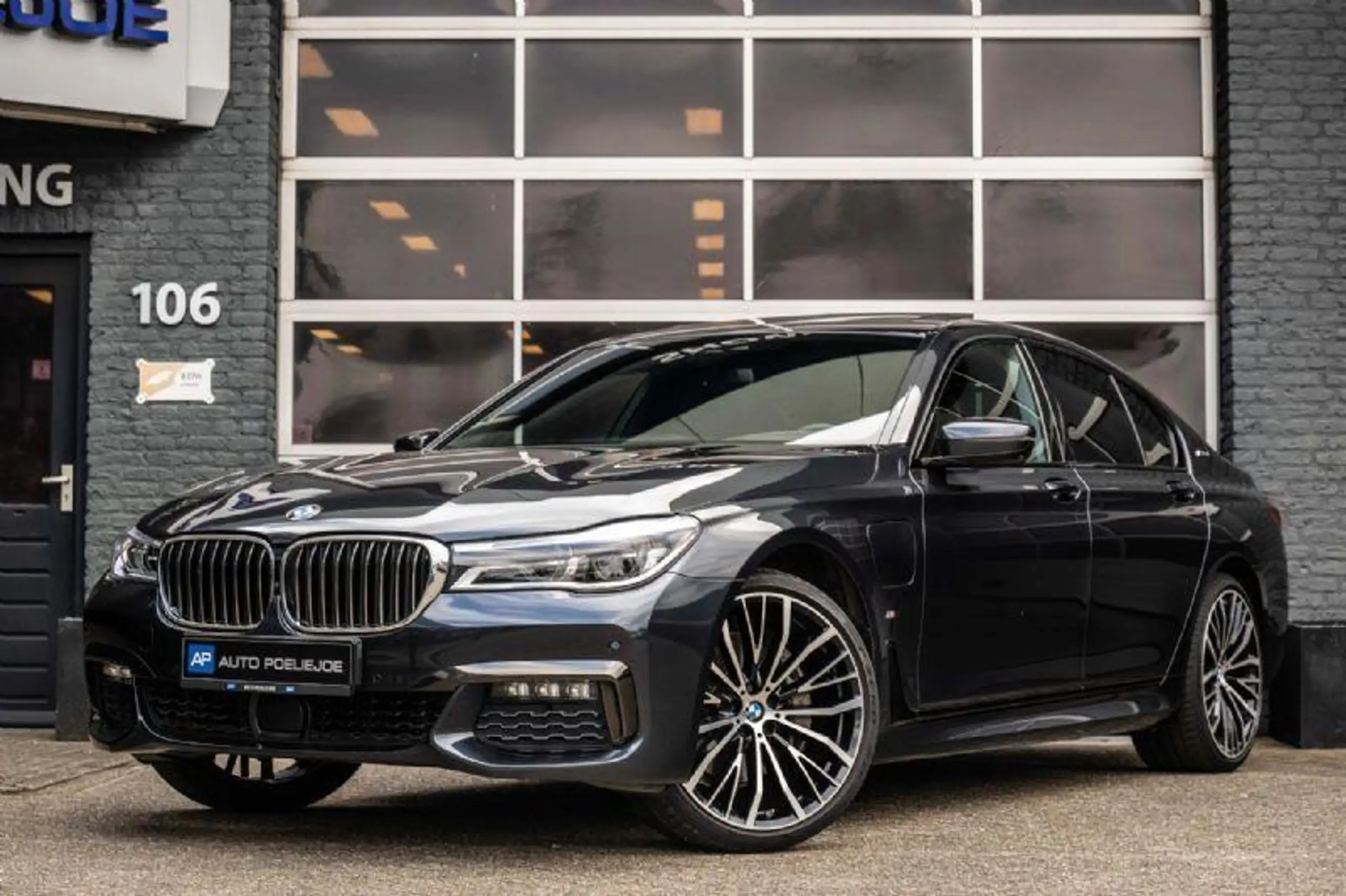 BMW - 740