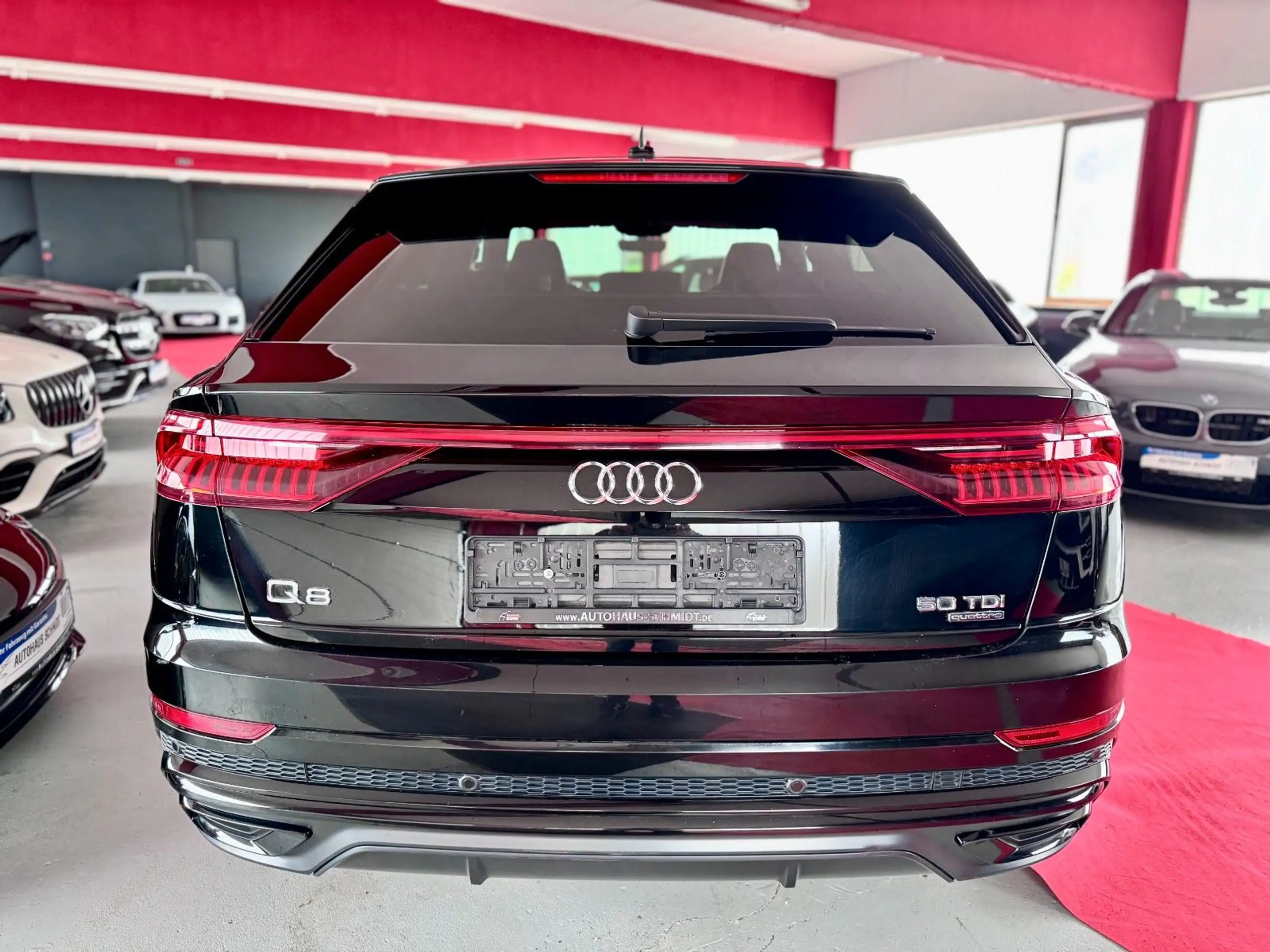 Audi - Q8