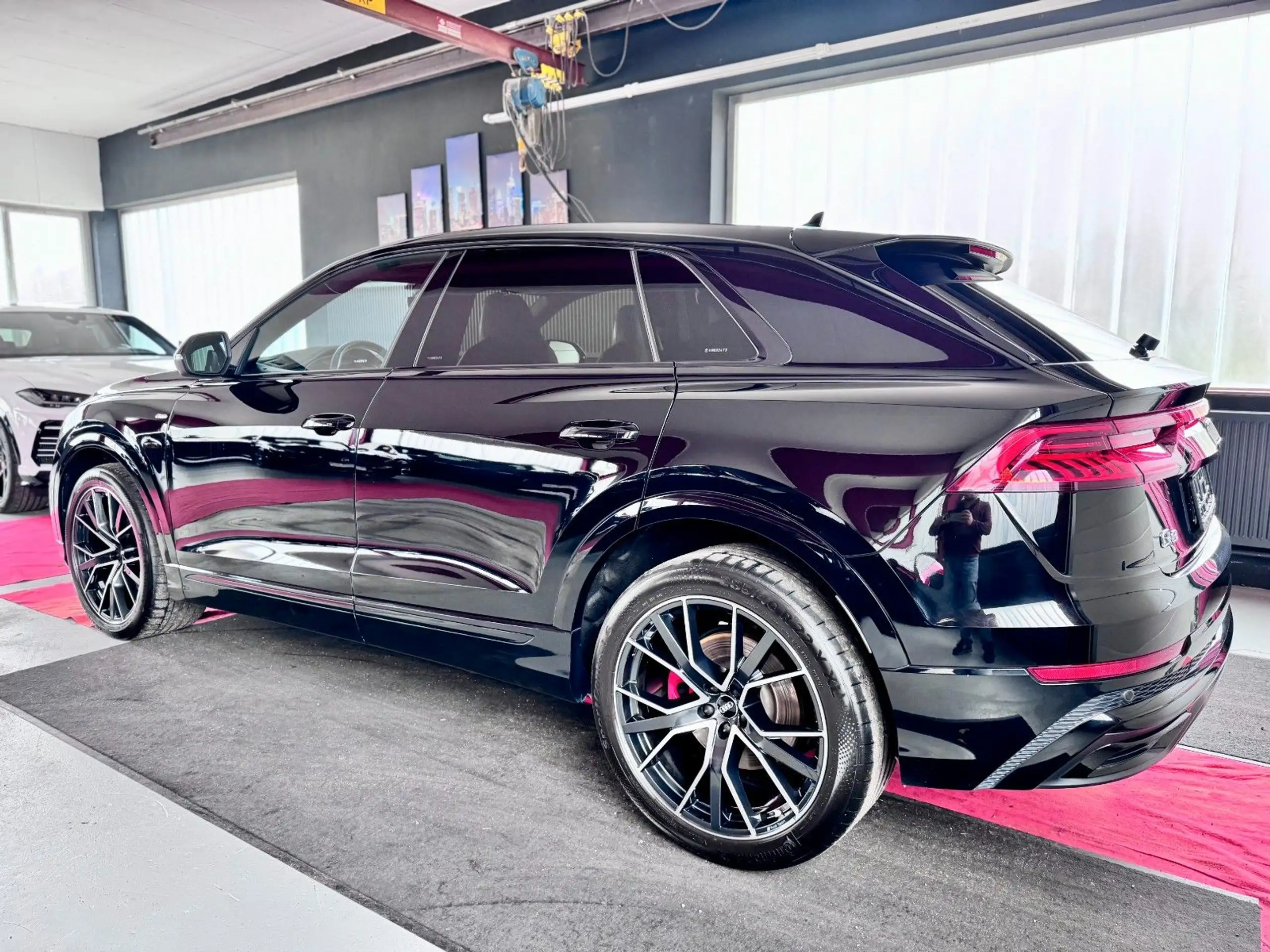 Audi - Q8