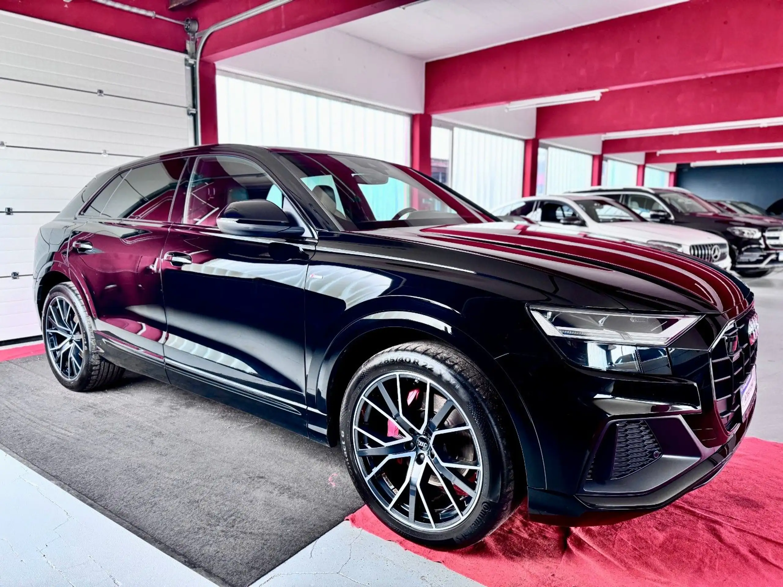 Audi - Q8