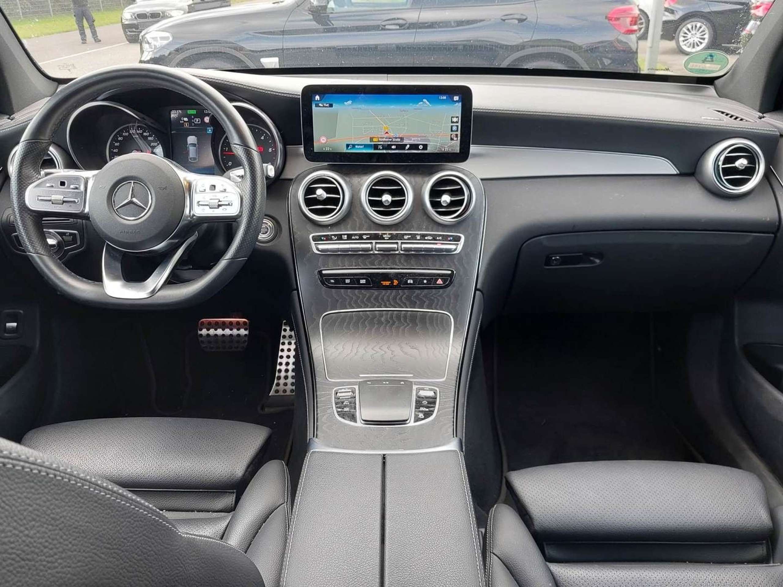 Mercedes-Benz - GLC 300