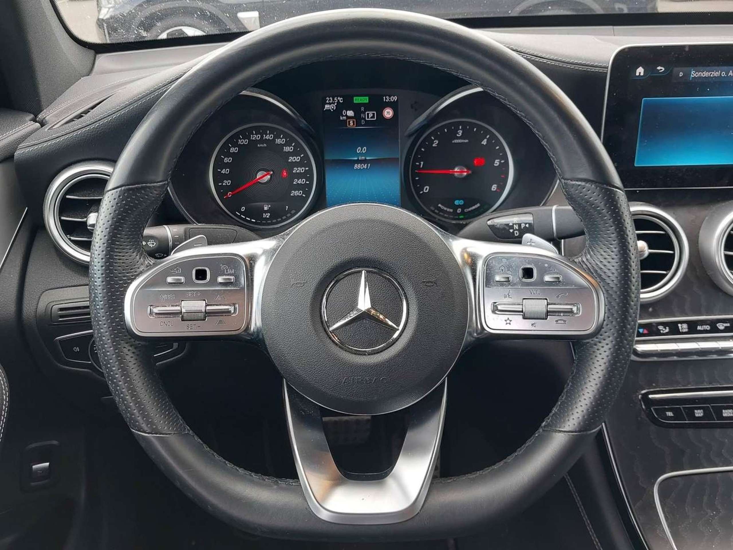 Mercedes-Benz - GLC 300