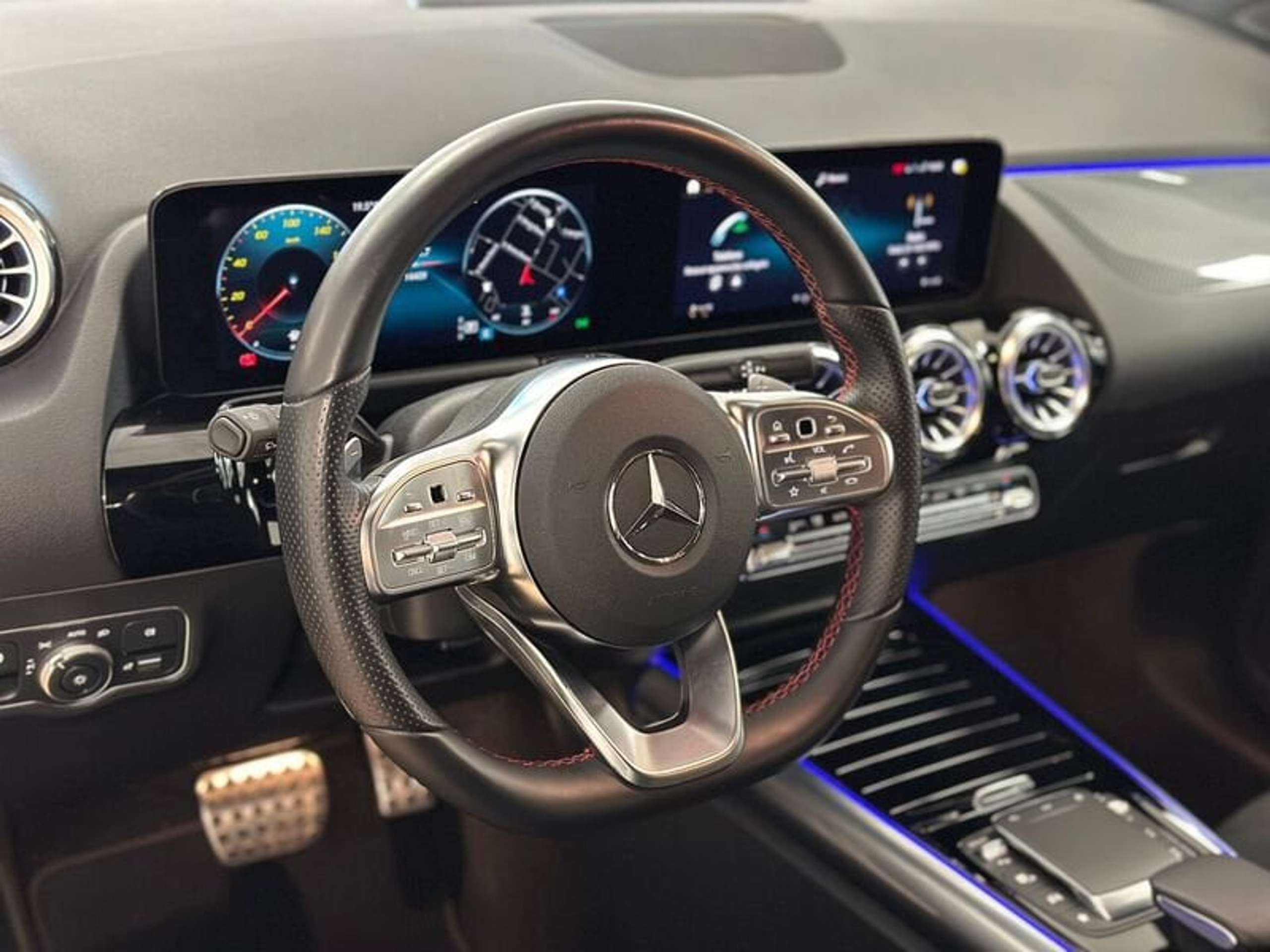 Mercedes-Benz - GLA 200