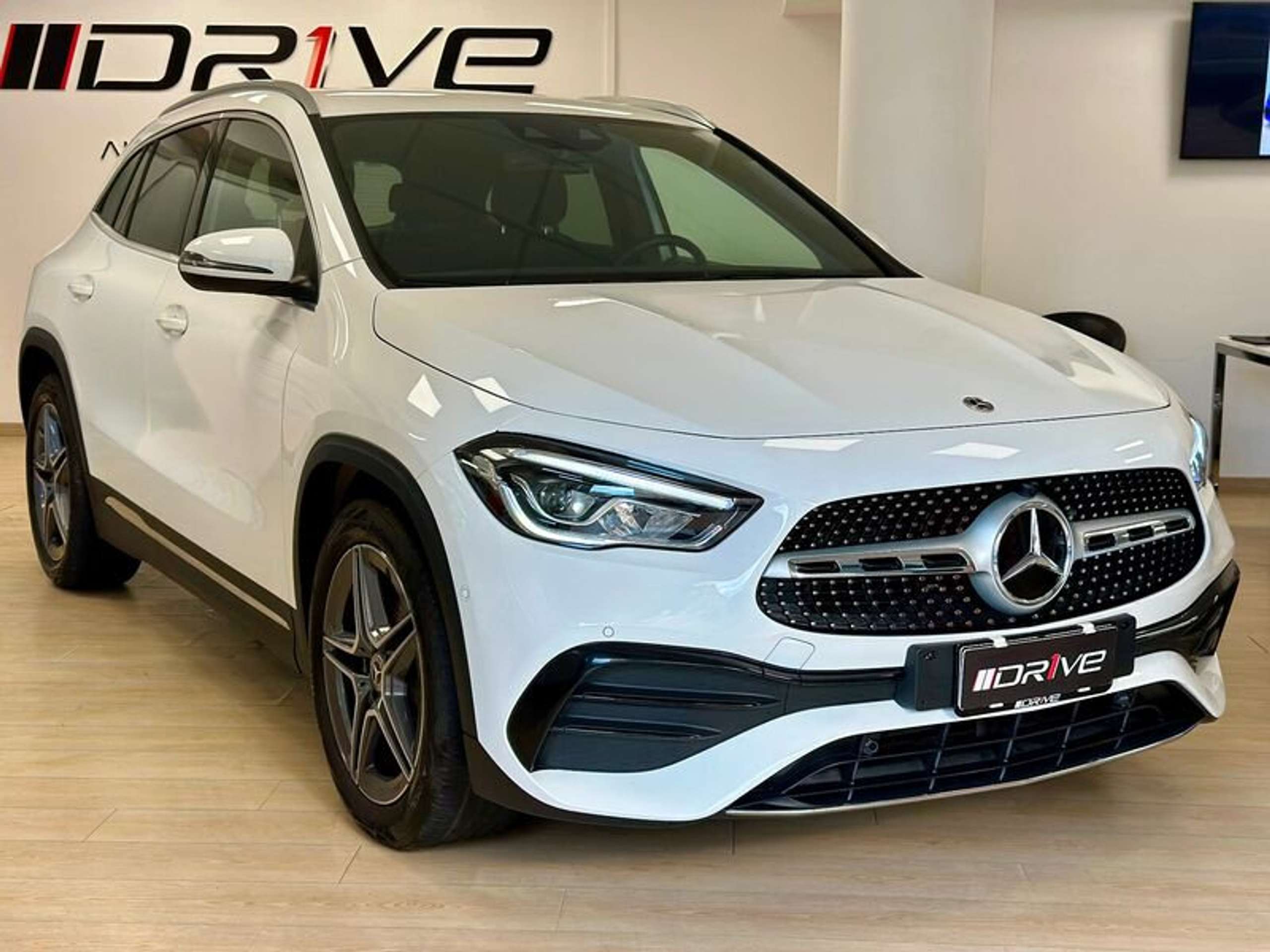 Mercedes-Benz - GLA 200