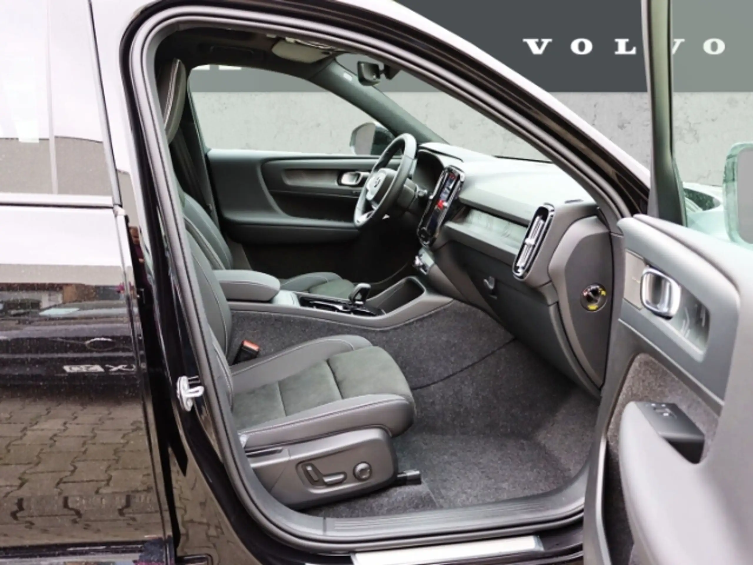 Volvo - EX40