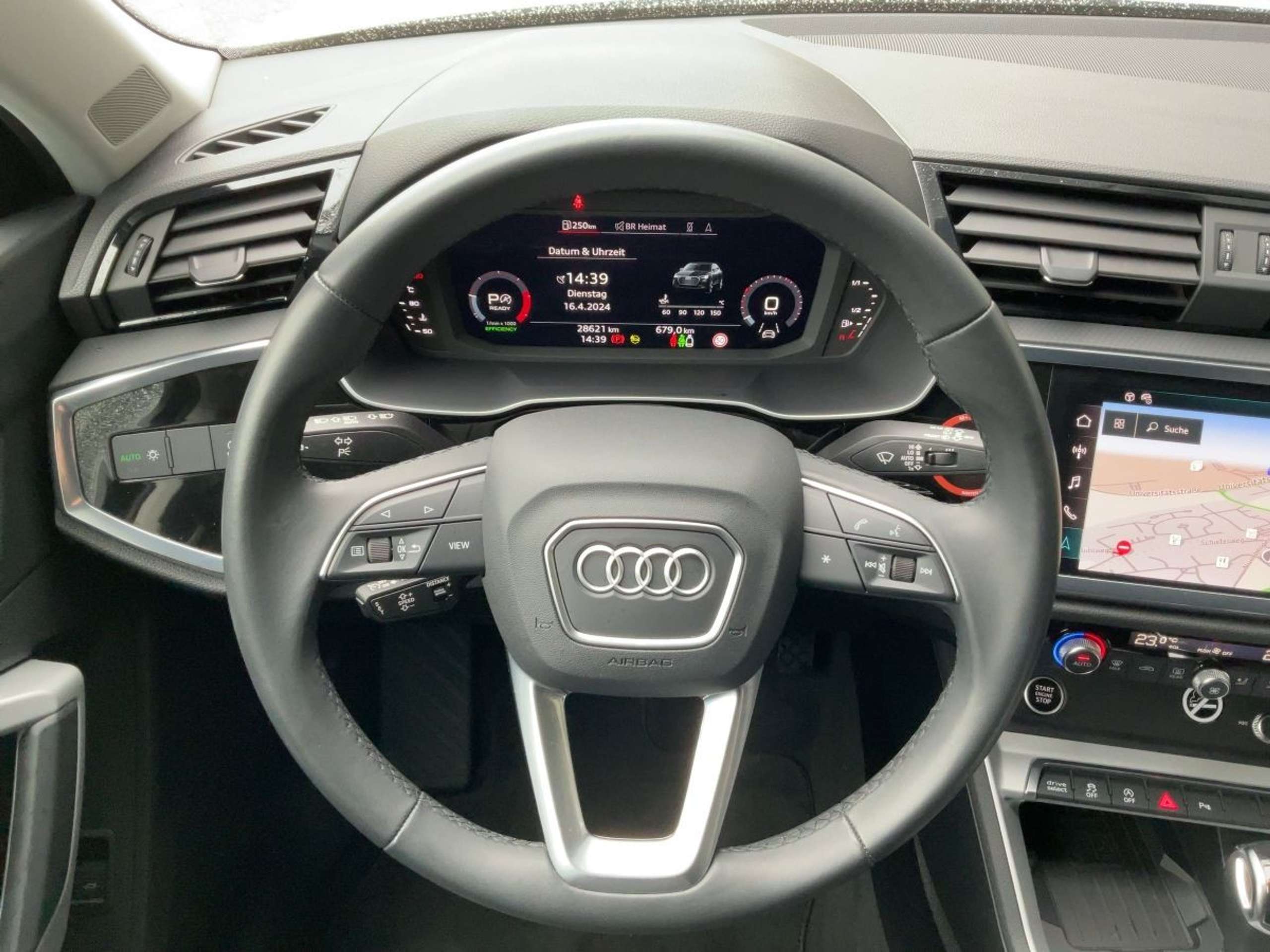 Audi - Q3