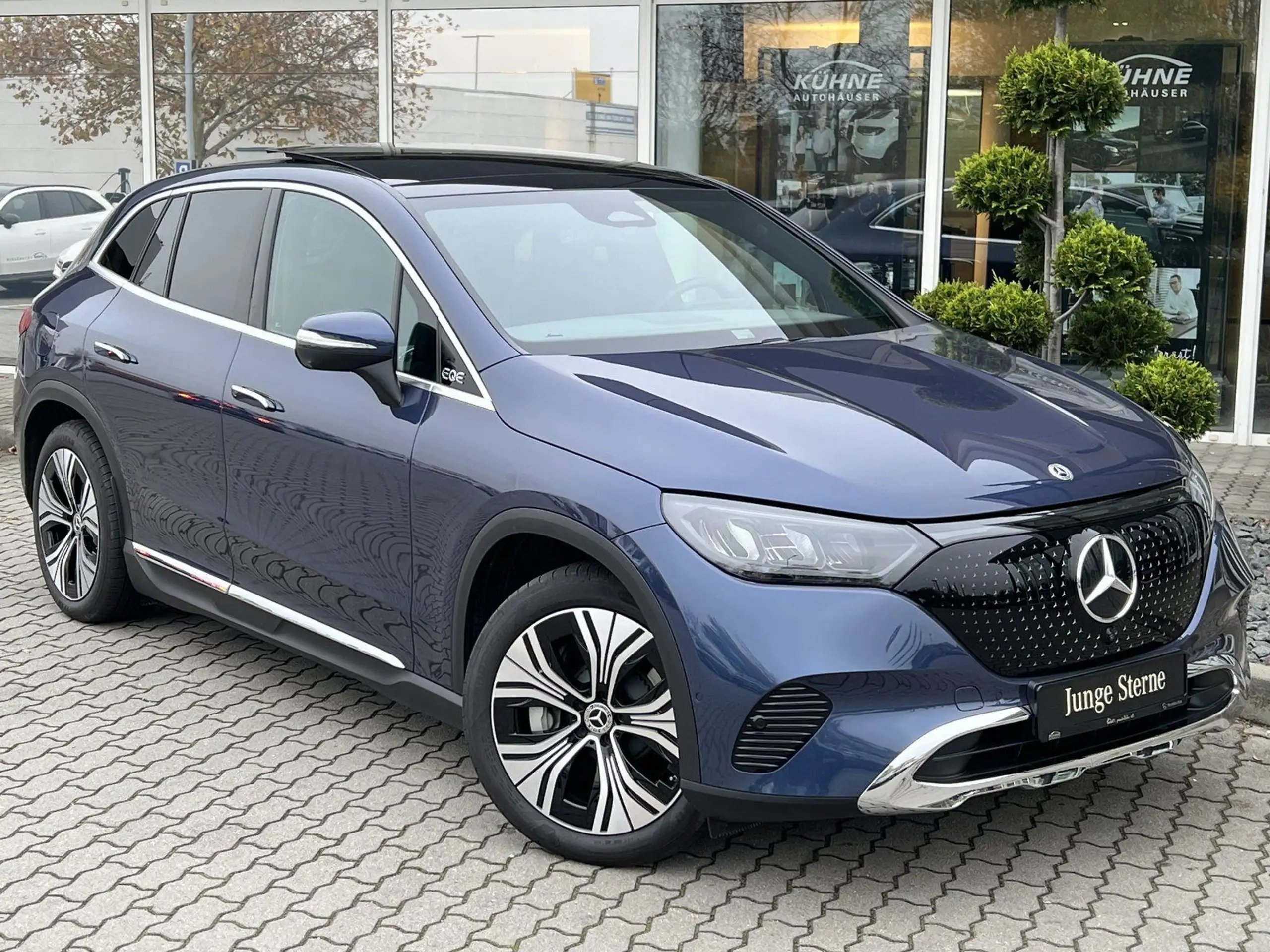 Mercedes-Benz - EQE SUV