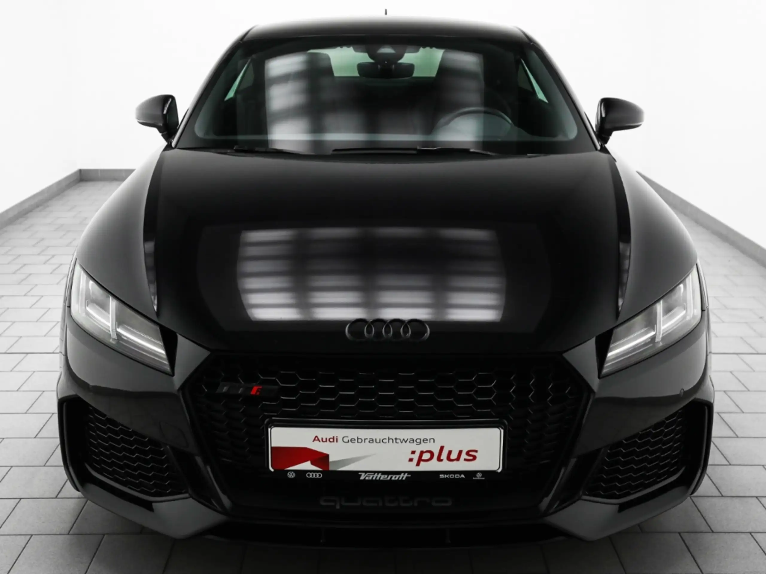 Audi - TT RS