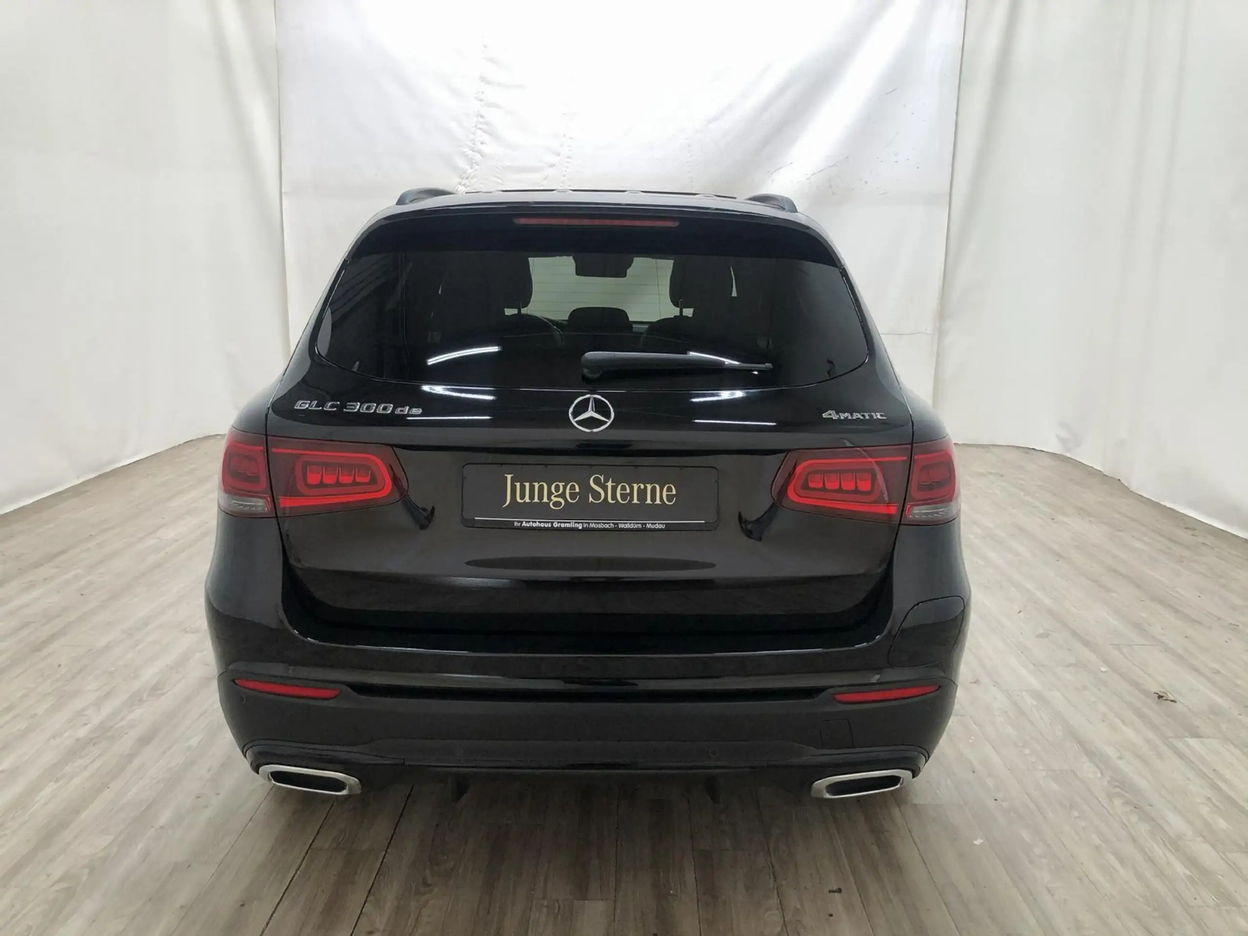 Mercedes-Benz - GLC 300