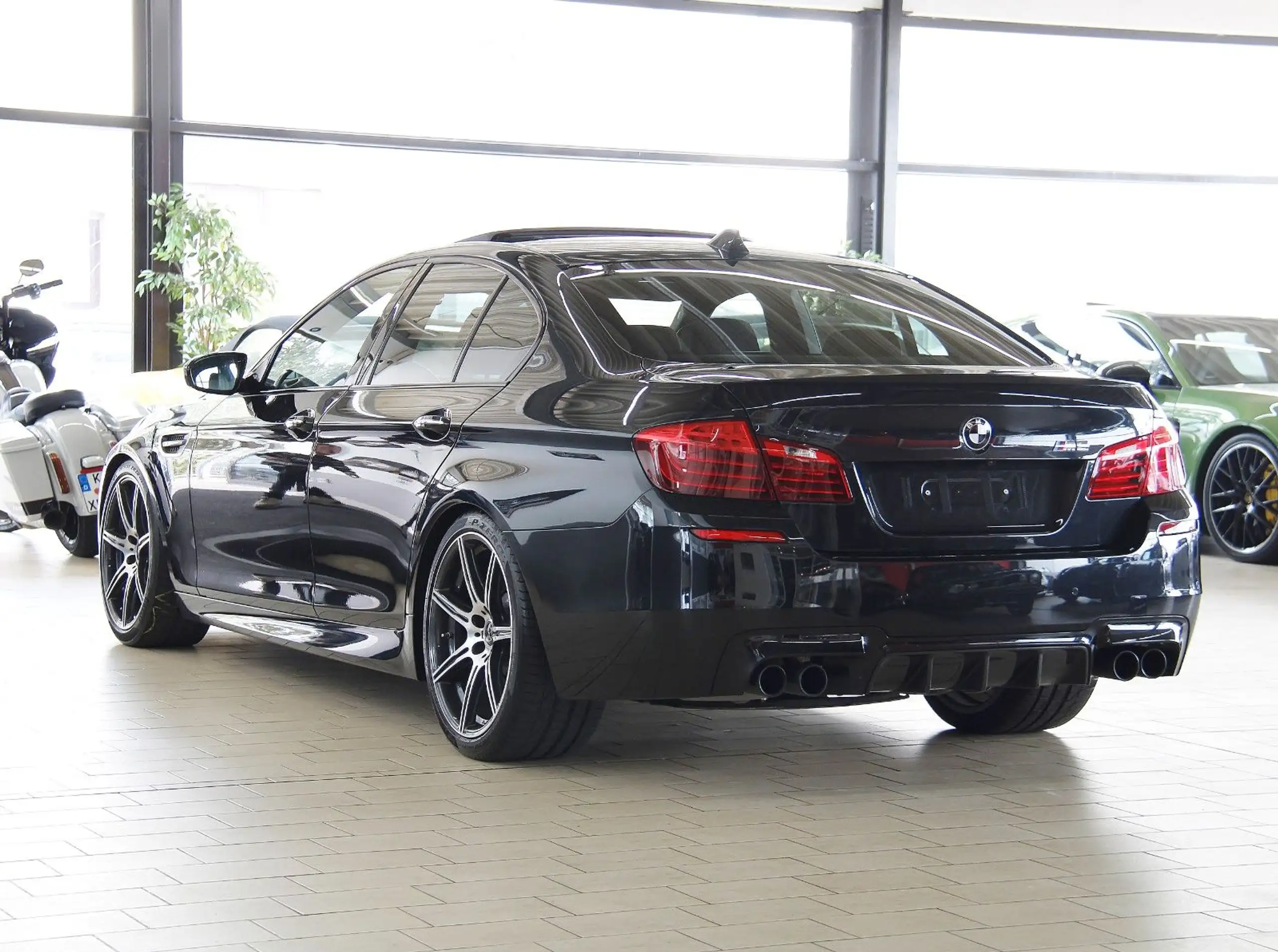 BMW - M5