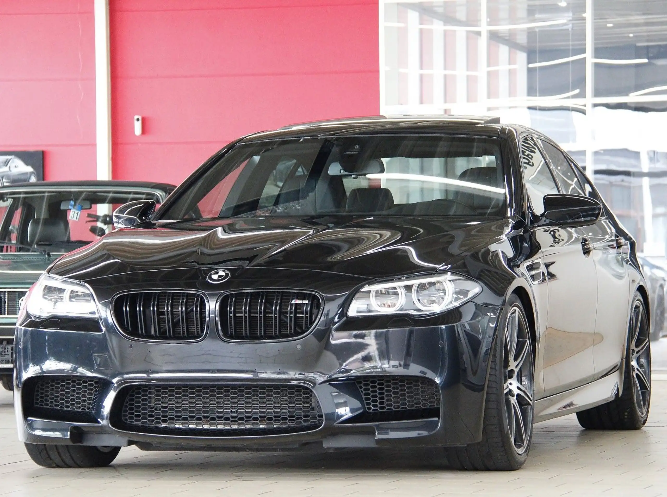 BMW - M5