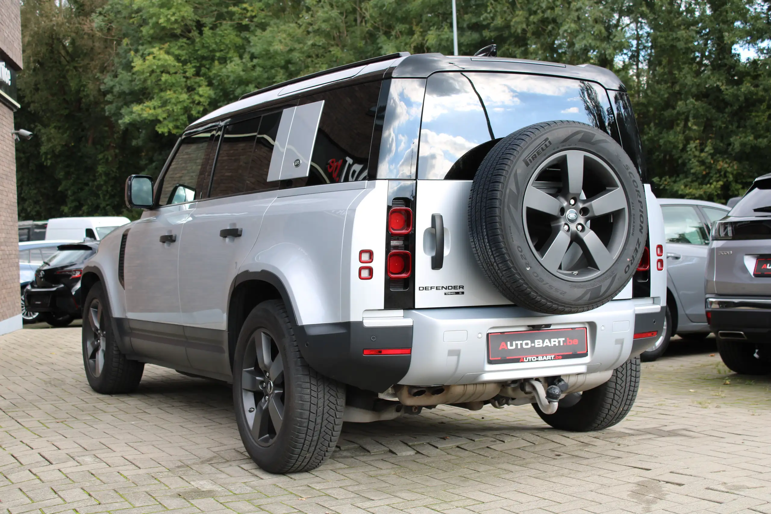 Land Rover - Defender