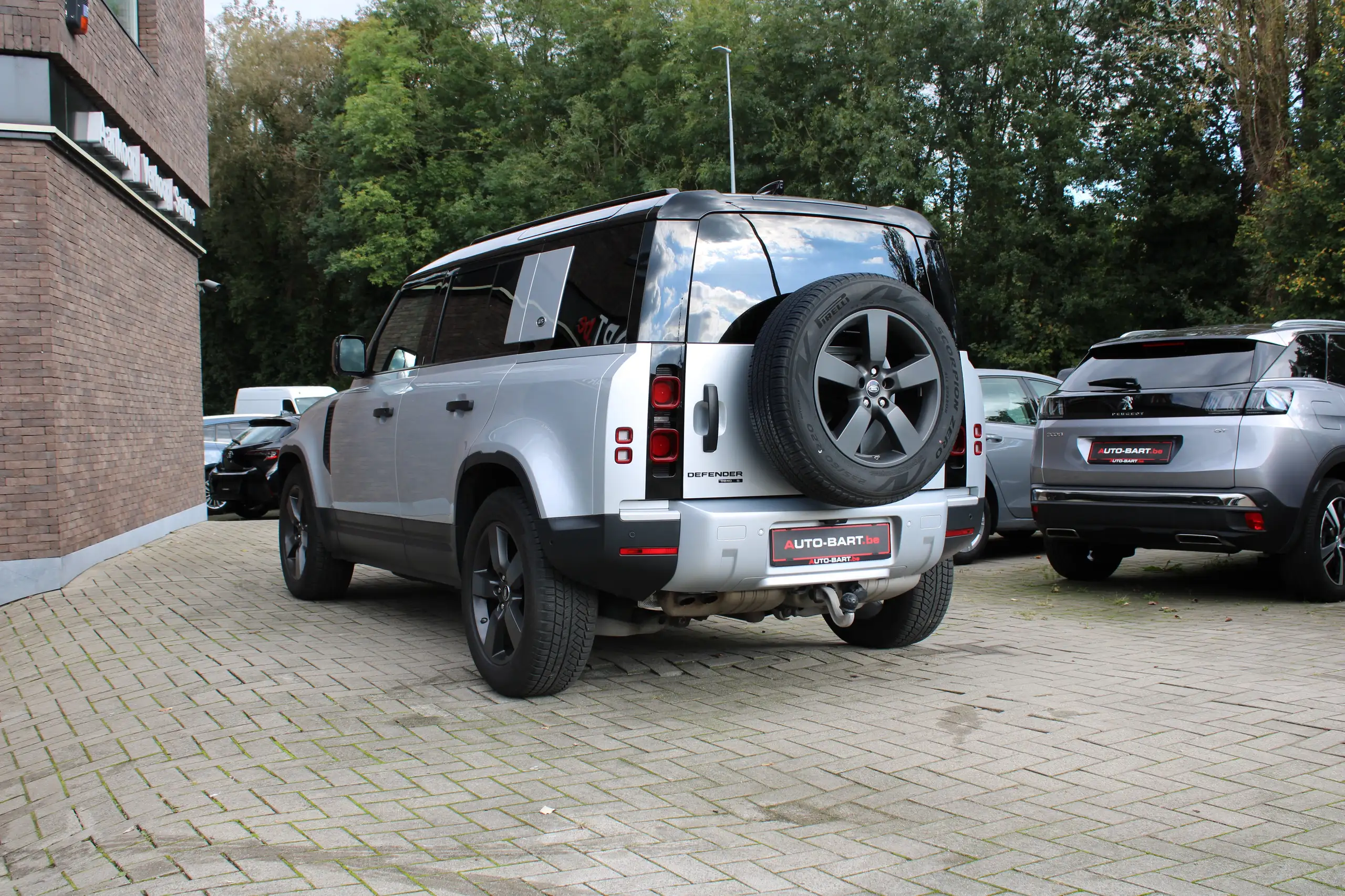 Land Rover - Defender