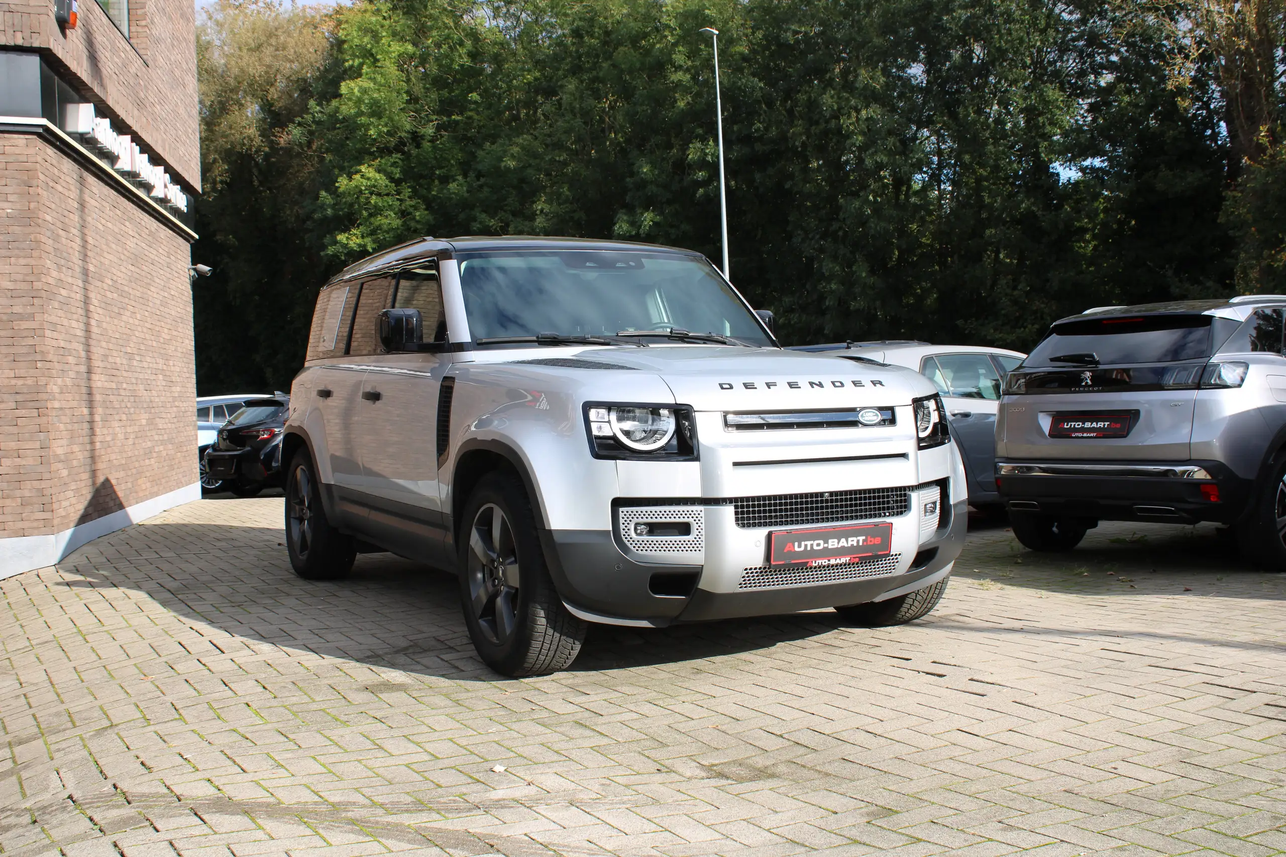 Land Rover - Defender