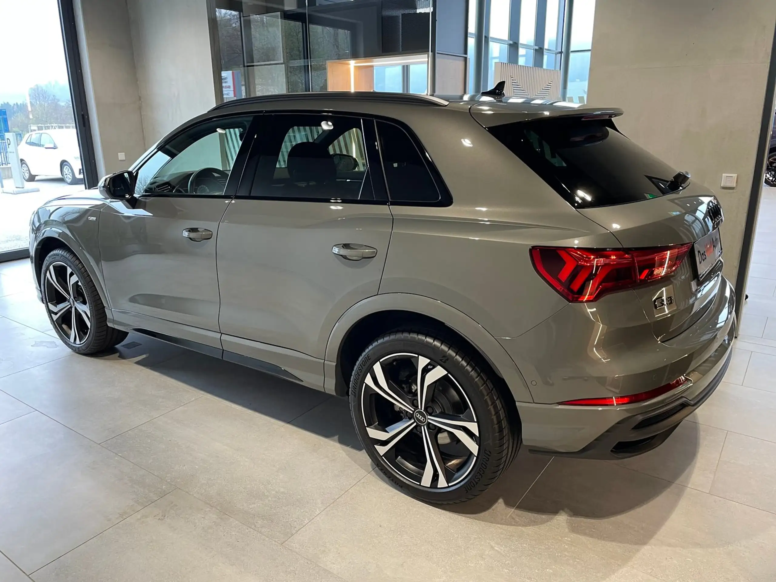 Audi - Q3