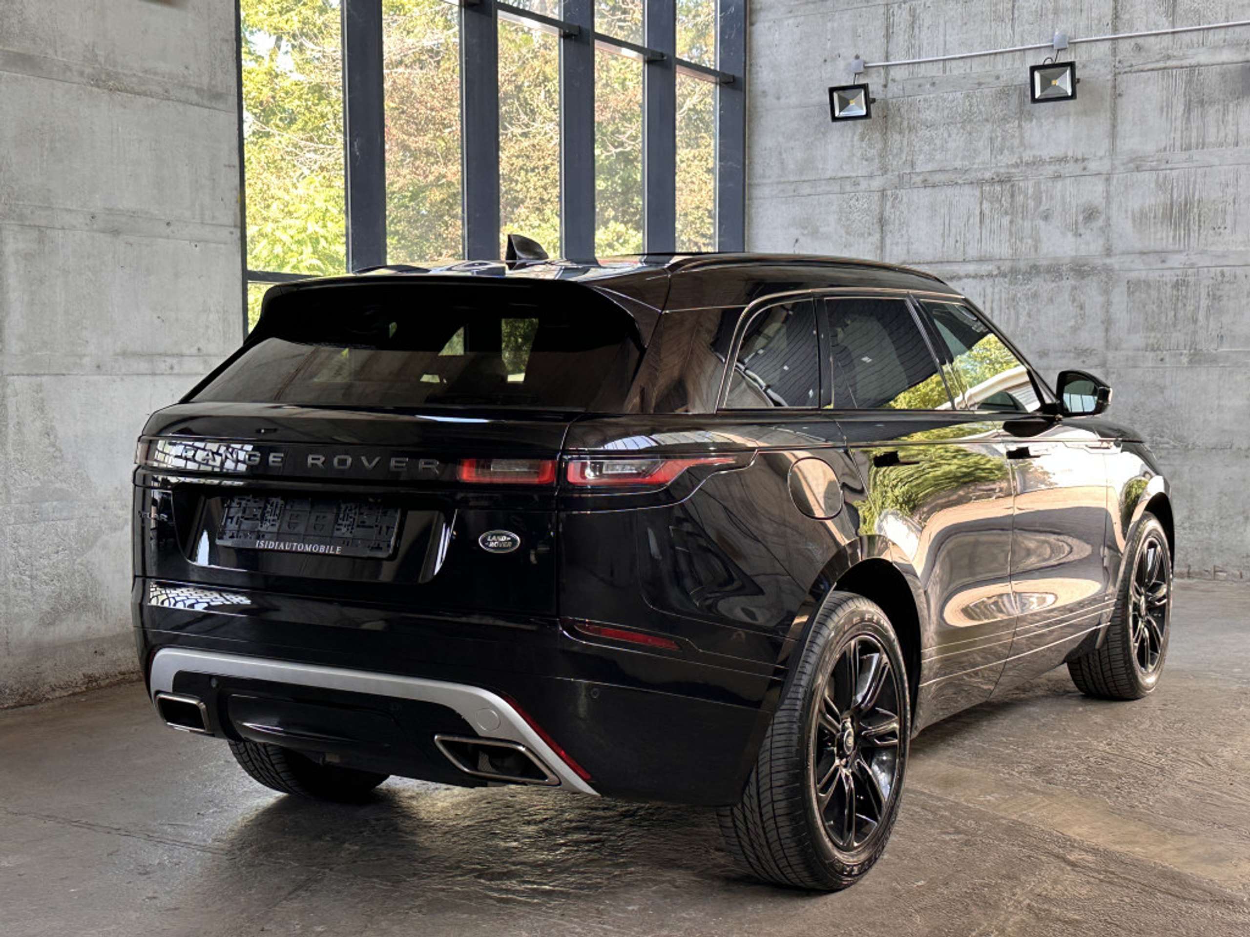 Land Rover - Range Rover Velar