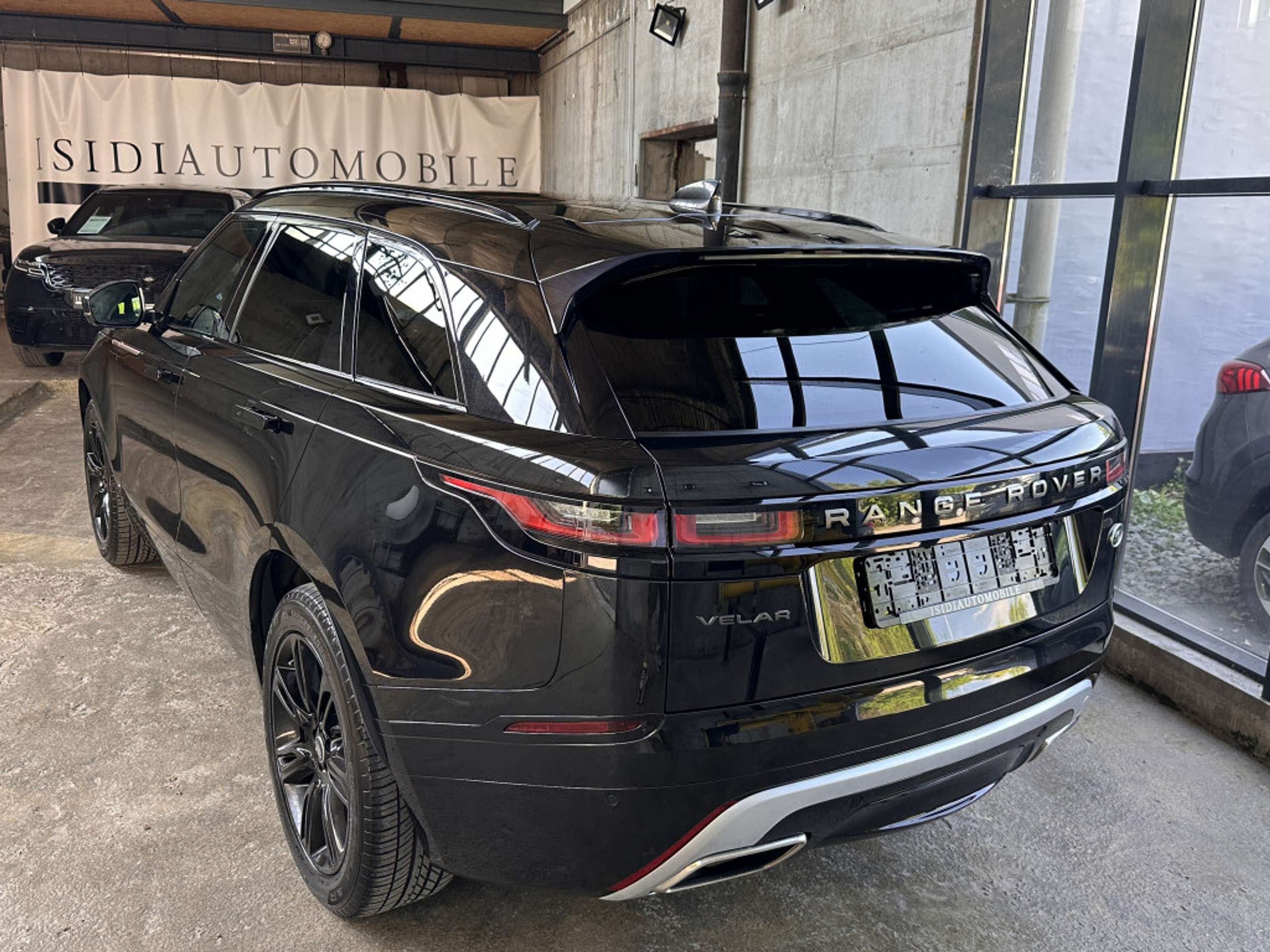 Land Rover - Range Rover Velar