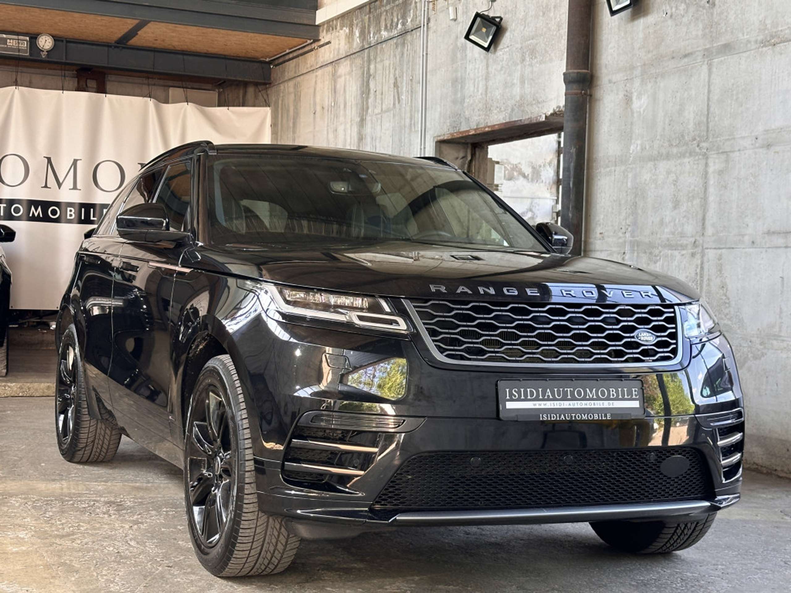 Land Rover - Range Rover Velar